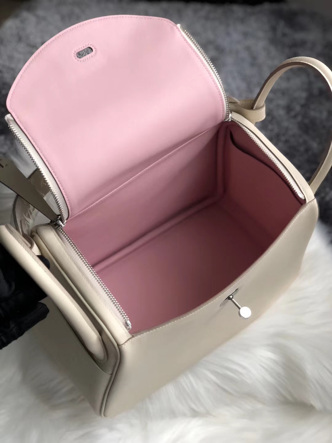 香港南區 Hermes Lindy 26cm Swift CK10 Craie 奶昔白內拼3Q Rose Sakura