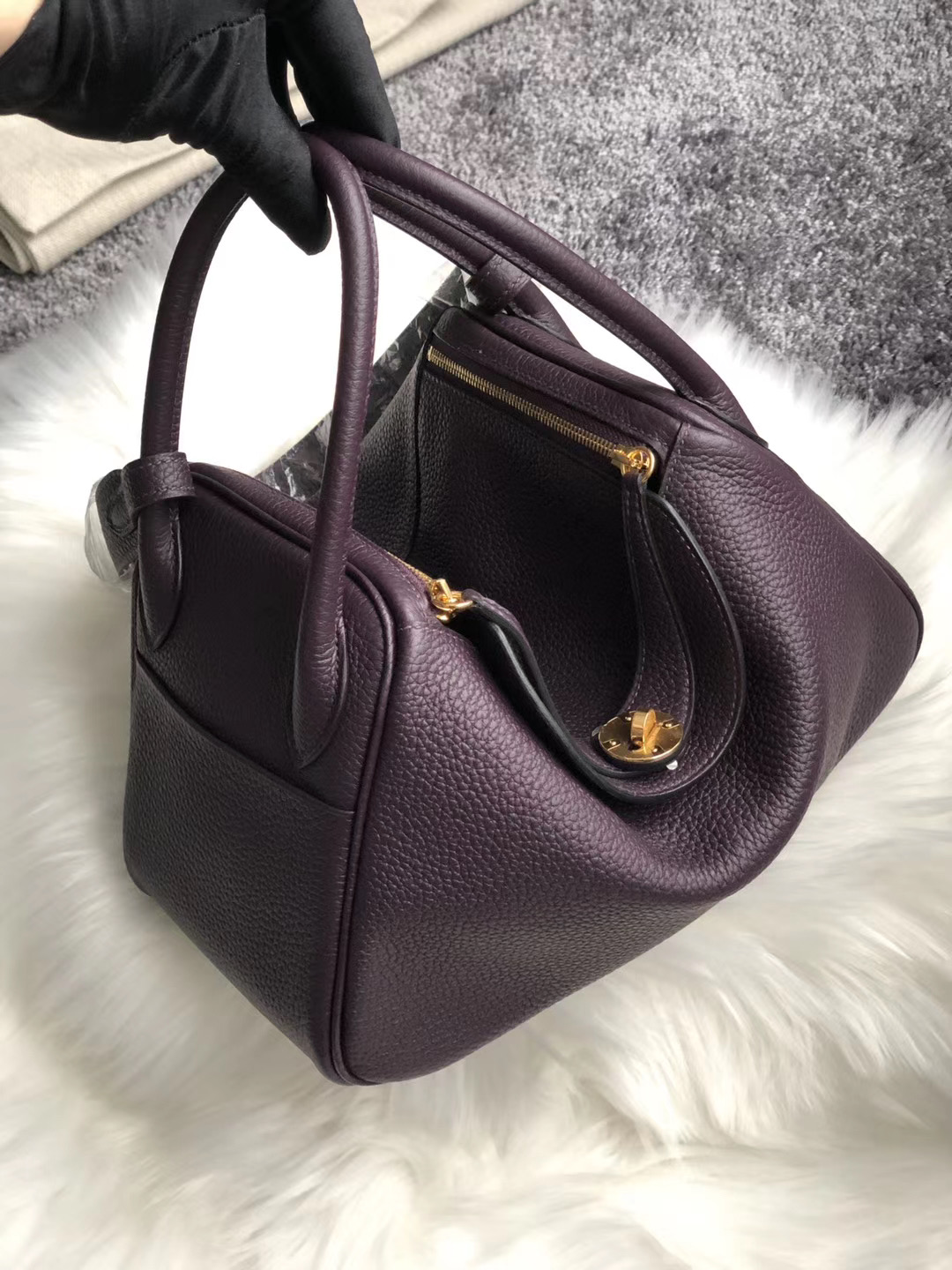 香港黃大仙區愛馬仕琳迪包 Hermes Lindy 26cm Clemence CC59 葡萄紫 Raisin