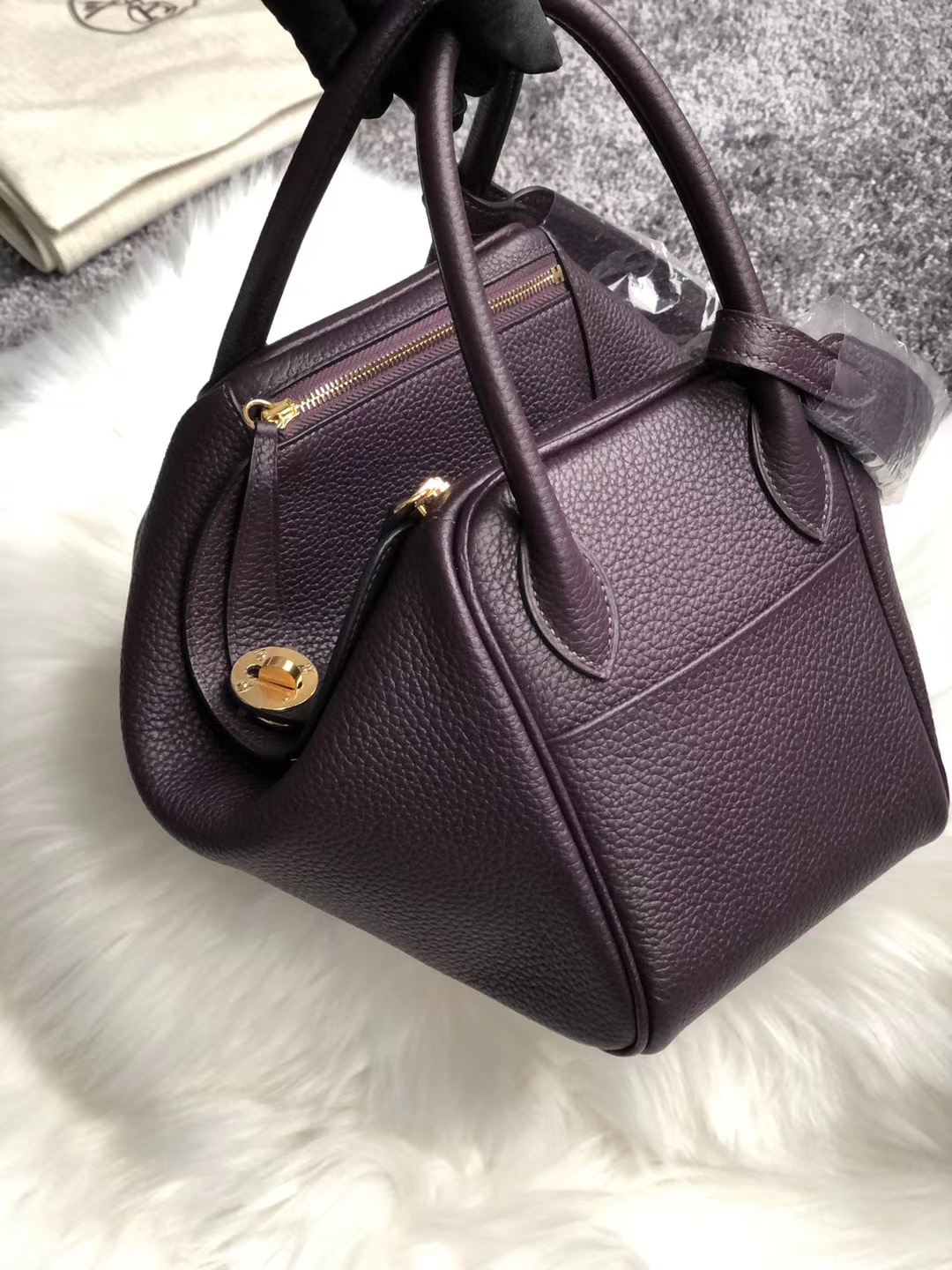 香港黃大仙區愛馬仕琳迪包 Hermes Lindy 26cm Clemence CC59 葡萄紫 Raisin