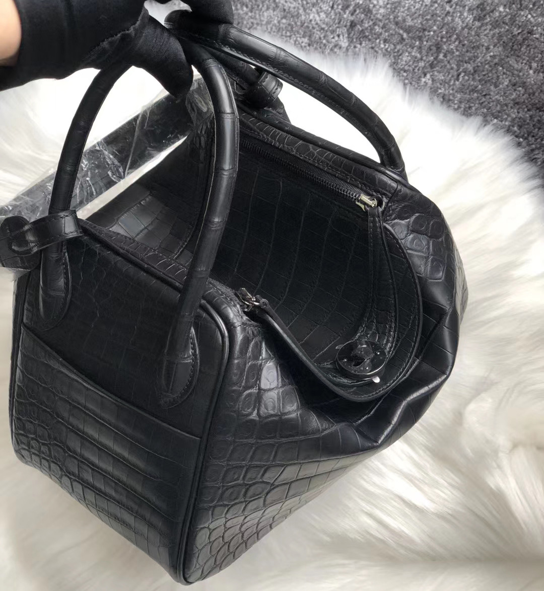 香港觀塘區愛馬仕琳迪包定制 Hermes Lindy26cm So Black Crocodile