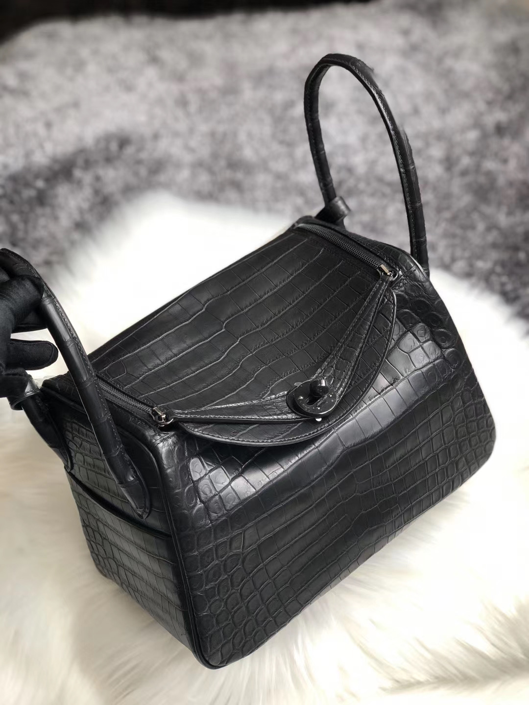 香港觀塘區愛馬仕琳迪包定制 Hermes Lindy26cm So Black Crocodile