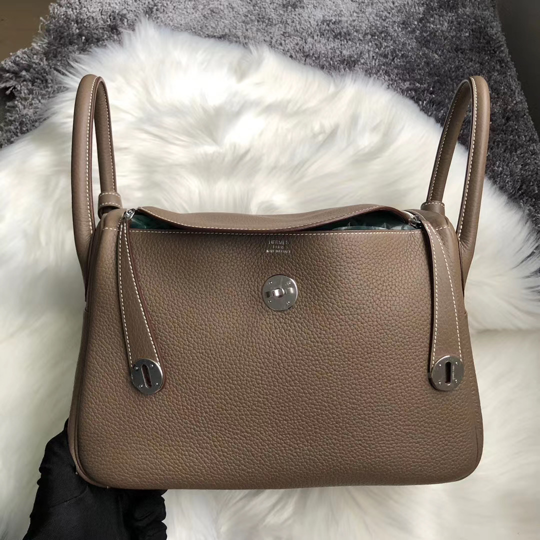 香港東區愛馬仕琳迪包多少錢 Hermes Lindy 26cm Clemence CK18 Etoupe