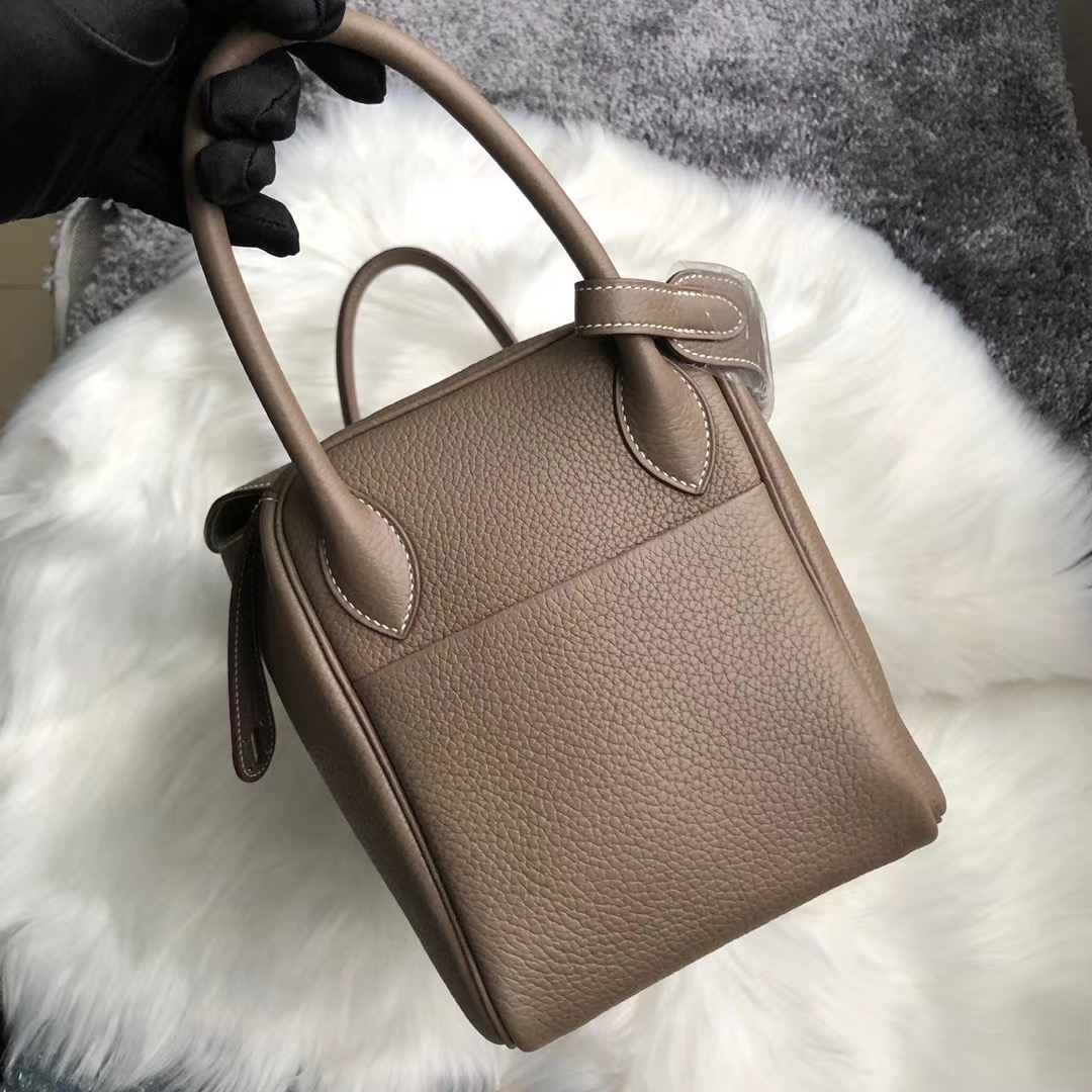 香港東區愛馬仕琳迪包多少錢 Hermes Lindy 26cm Clemence CK18 Etoupe