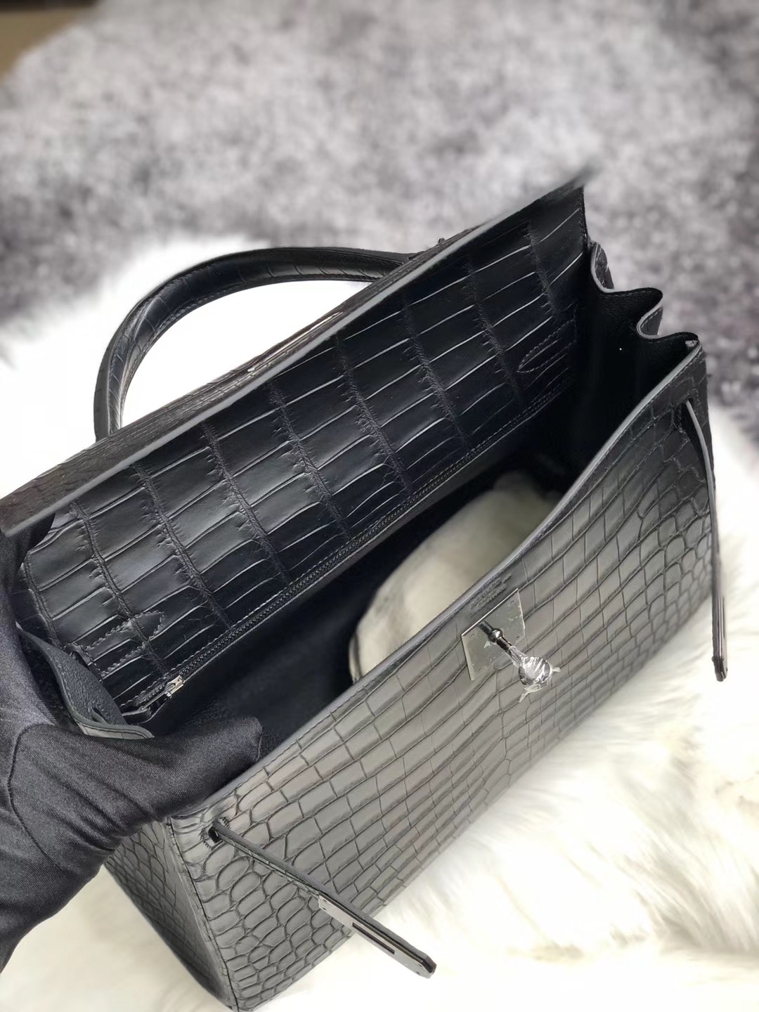 臺灣新北市金山區愛馬仕 Hermes Kelly 32cm So Black Matte Nilo Crocodile