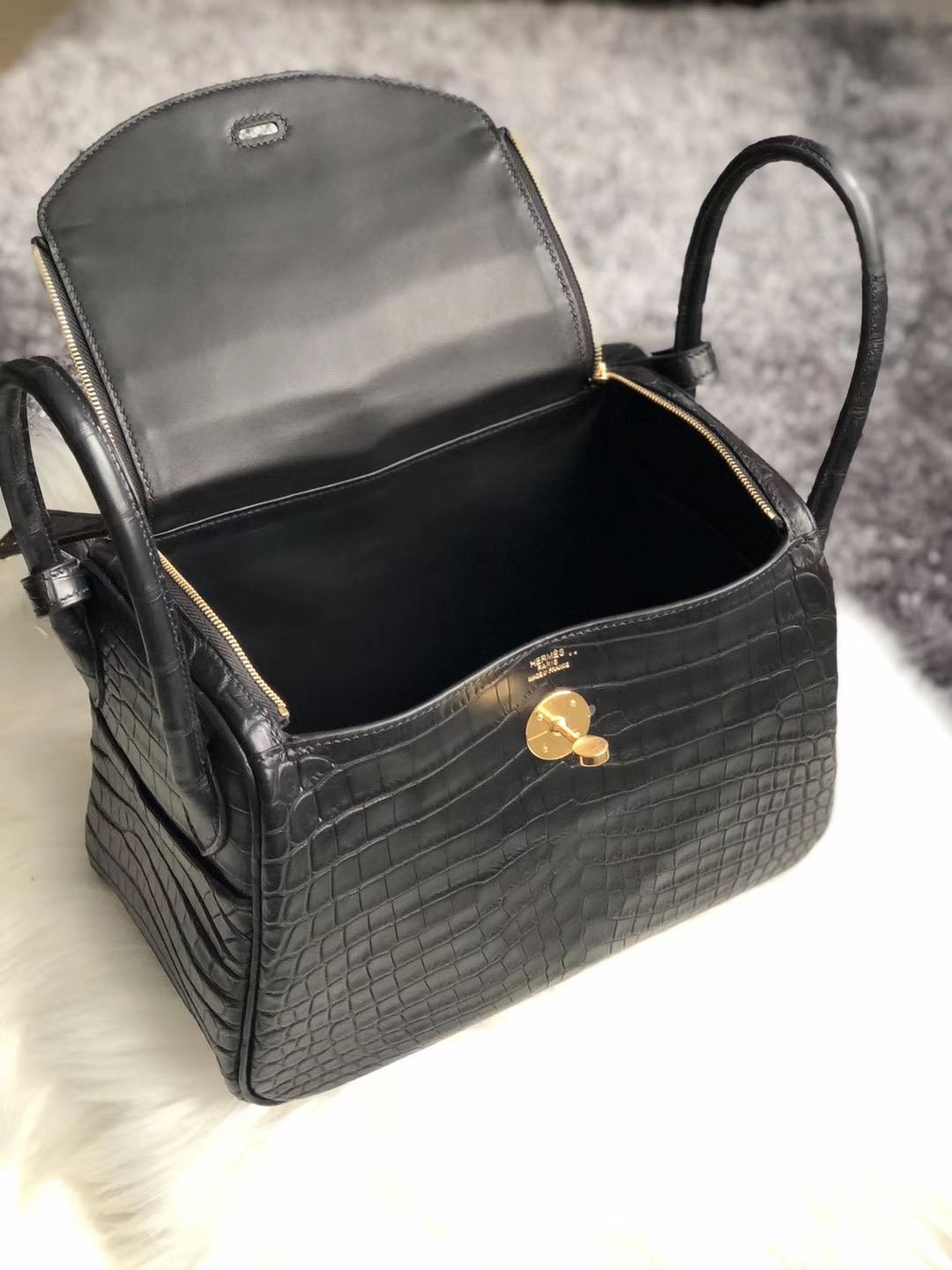 臺灣新北市三芝區 愛馬仕 Hermes Lindy 26cm Matte nilo crocodile Black