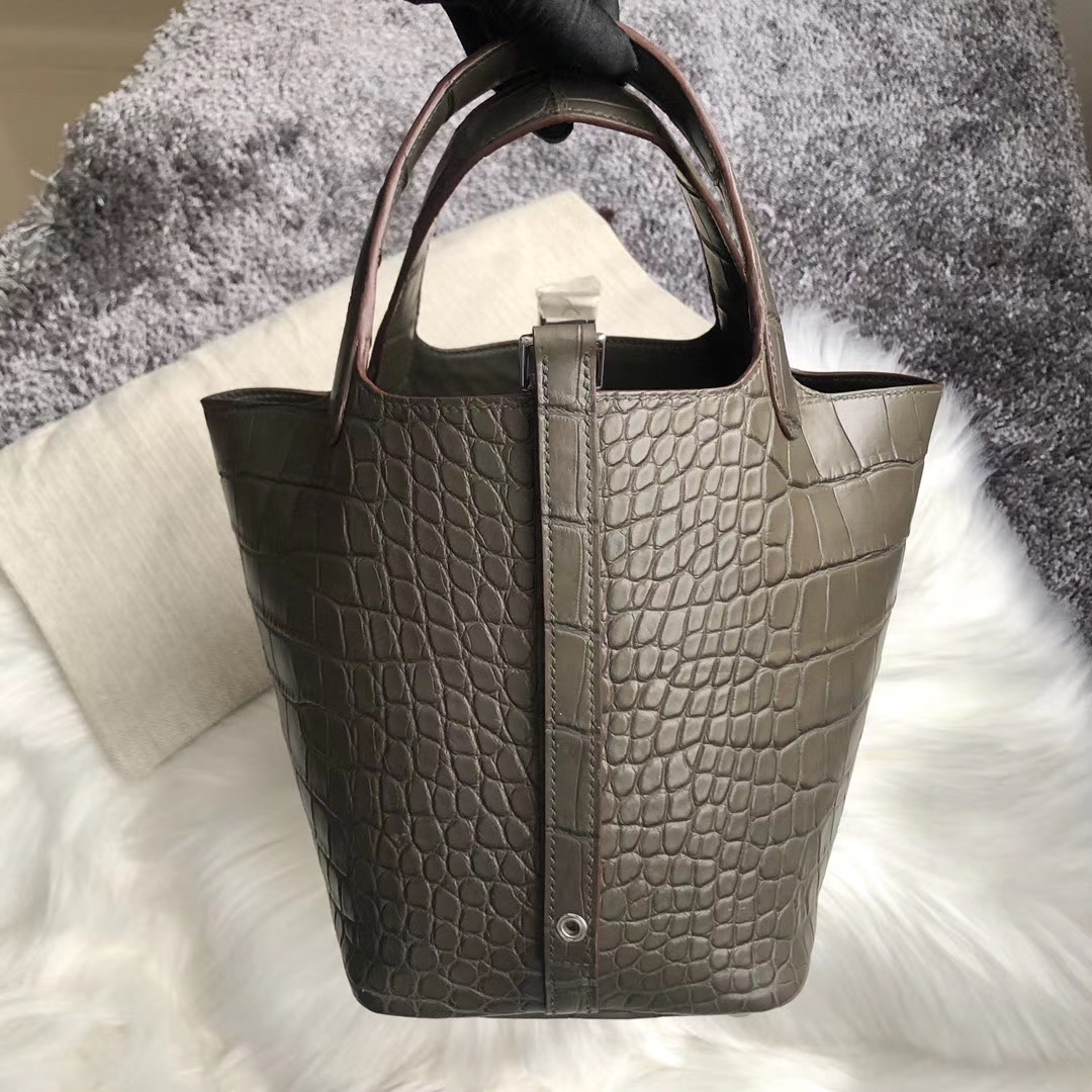 臺灣臺中市東區 Hermes Picotin Lock 18cm CK18 Etoupe Crocodile