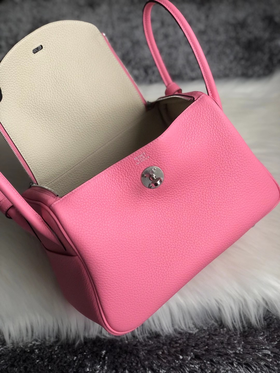 Hermes Lindy 26 Bag Pink 5P Taurillon Clemence