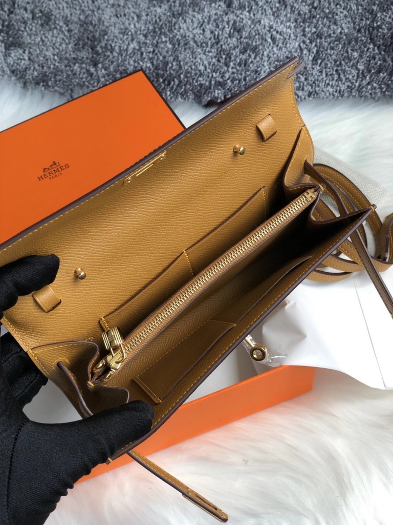 Toronto Canada Hermes Kelly Classique To Go wallet 2S Seasme 芝麻色Hermès