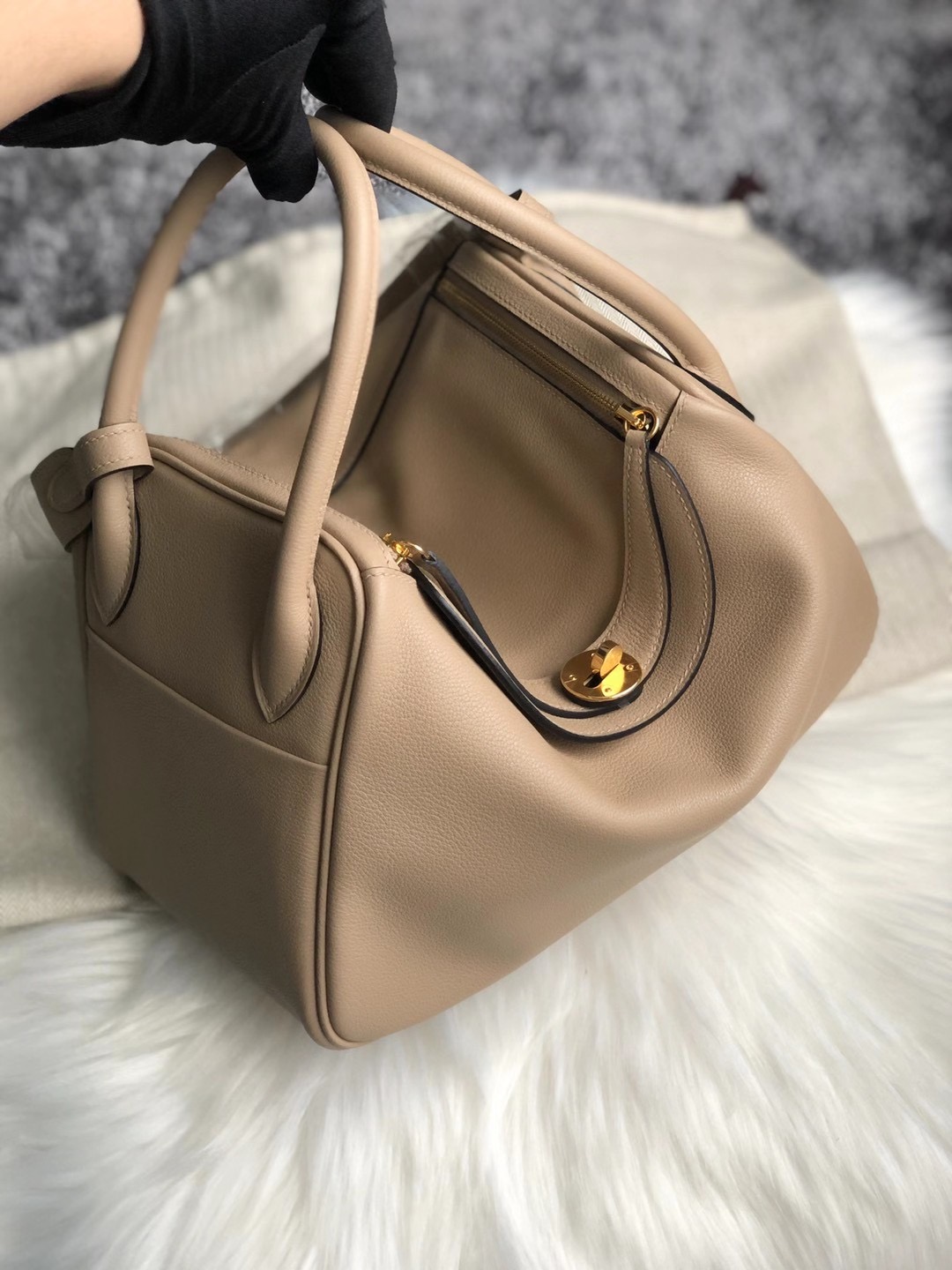 臺灣桃園市蘆竹區愛馬仕琳迪包 Hermes Lindy 26cm Evercolor S2 Trench 風衣灰