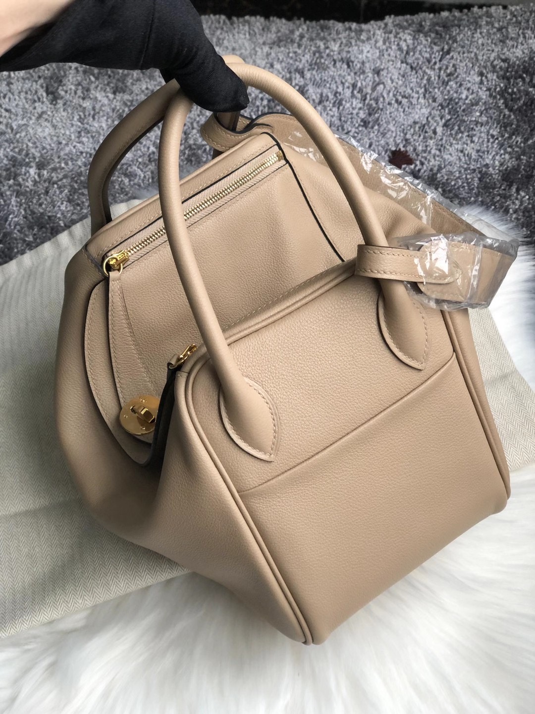 臺灣桃園市蘆竹區愛馬仕琳迪包 Hermes Lindy 26cm Evercolor S2 Trench 風衣灰