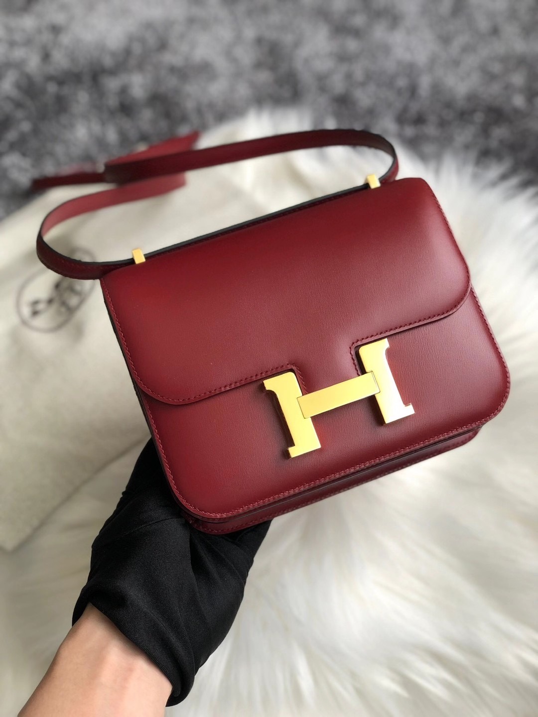 愛馬仕康康包價格是多少? Hermes Constance 18cm Box 55 Rouge H 愛馬仕紅