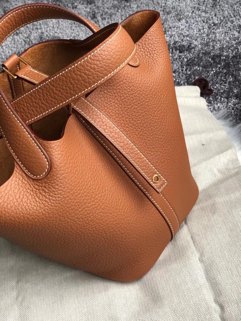 Bahrain Qatar Kuwait Hermes Picotin Lock 18 CC37 Gold taurillon