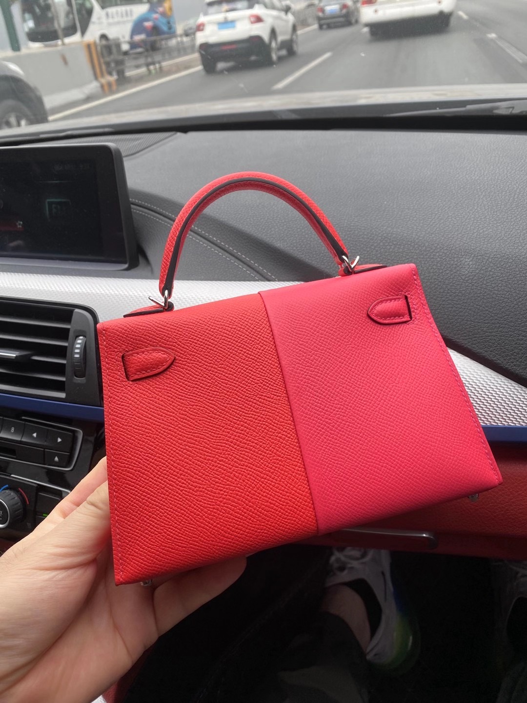 臺灣臺中市北區 Hermes Kelly Mini 二代 三拼 I6 極致粉 /S3心紅色/7T 電光藍