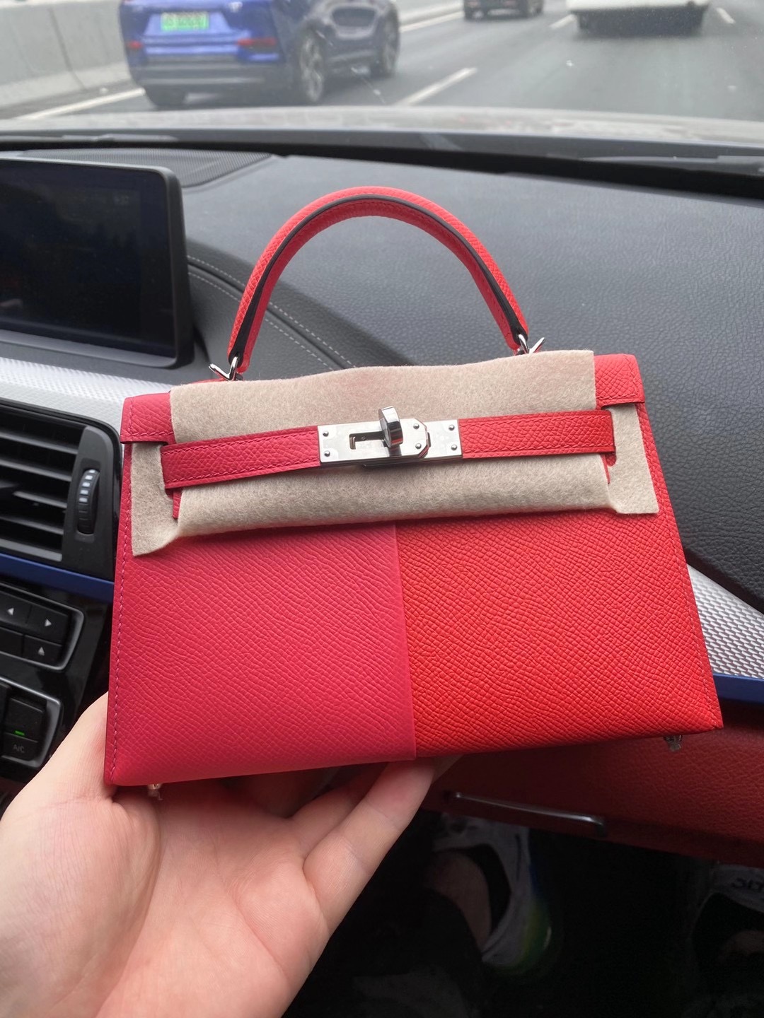 臺灣臺中市北區 Hermes Kelly Mini 二代 三拼 I6 極致粉 /S3心紅色/7T 電光藍