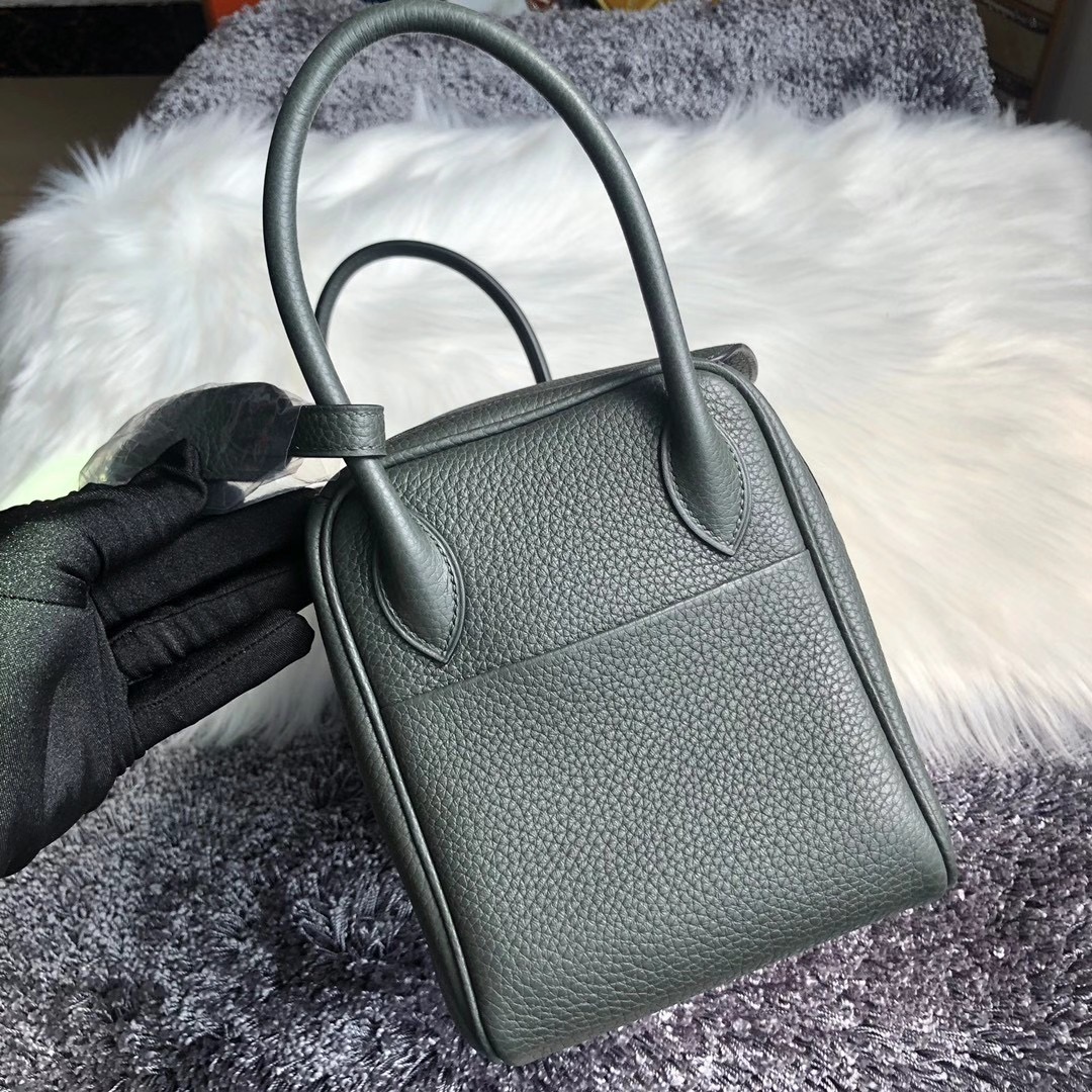 Lantau, Hong Kong Hermes Lindy 26cm Clemence 6O Vert Cyprès 松柏綠