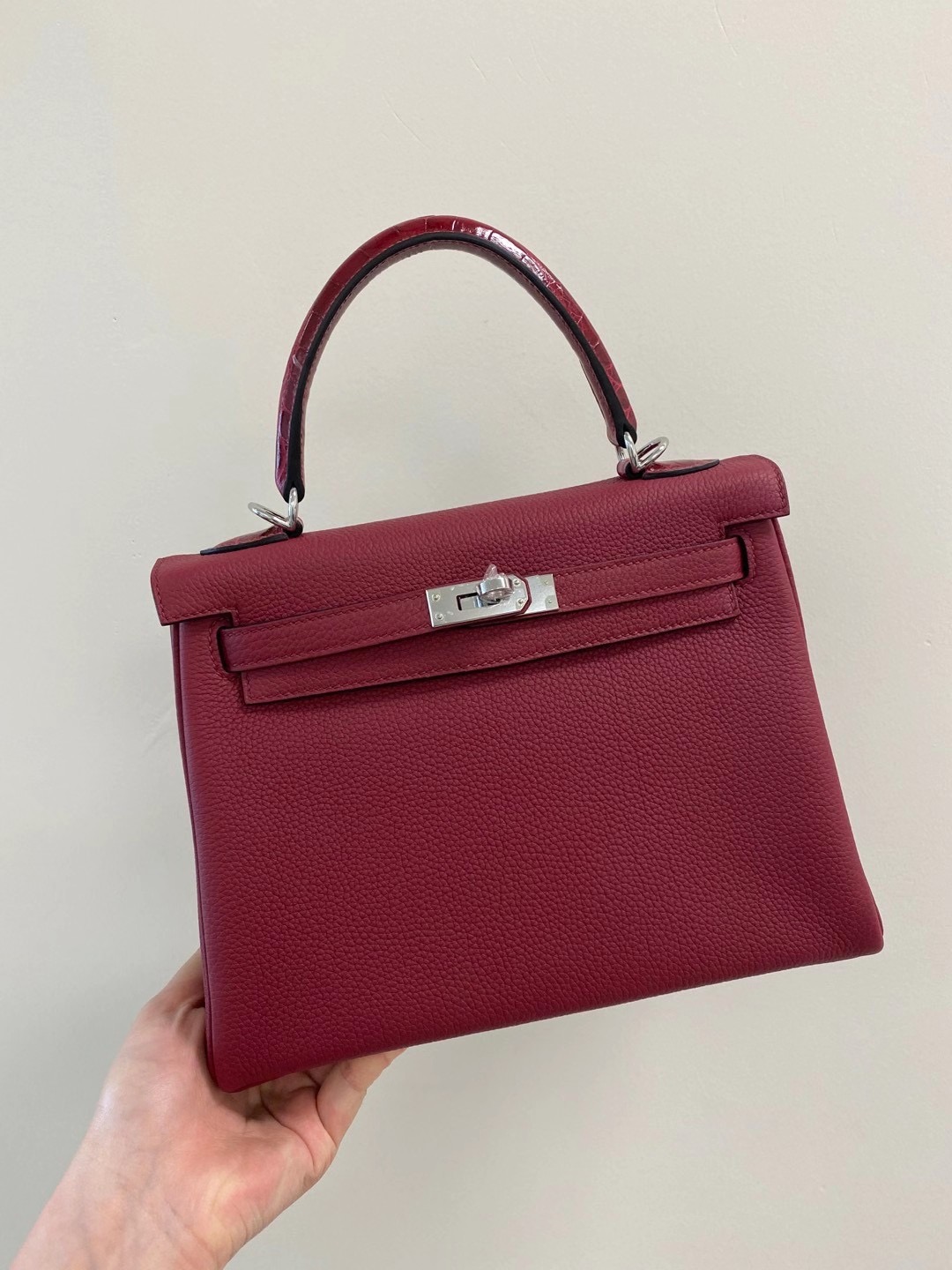 香港九龍城區紅磡 Hermes Kelly Touch 25cm Togo 手腕亮面美洲鱷魚