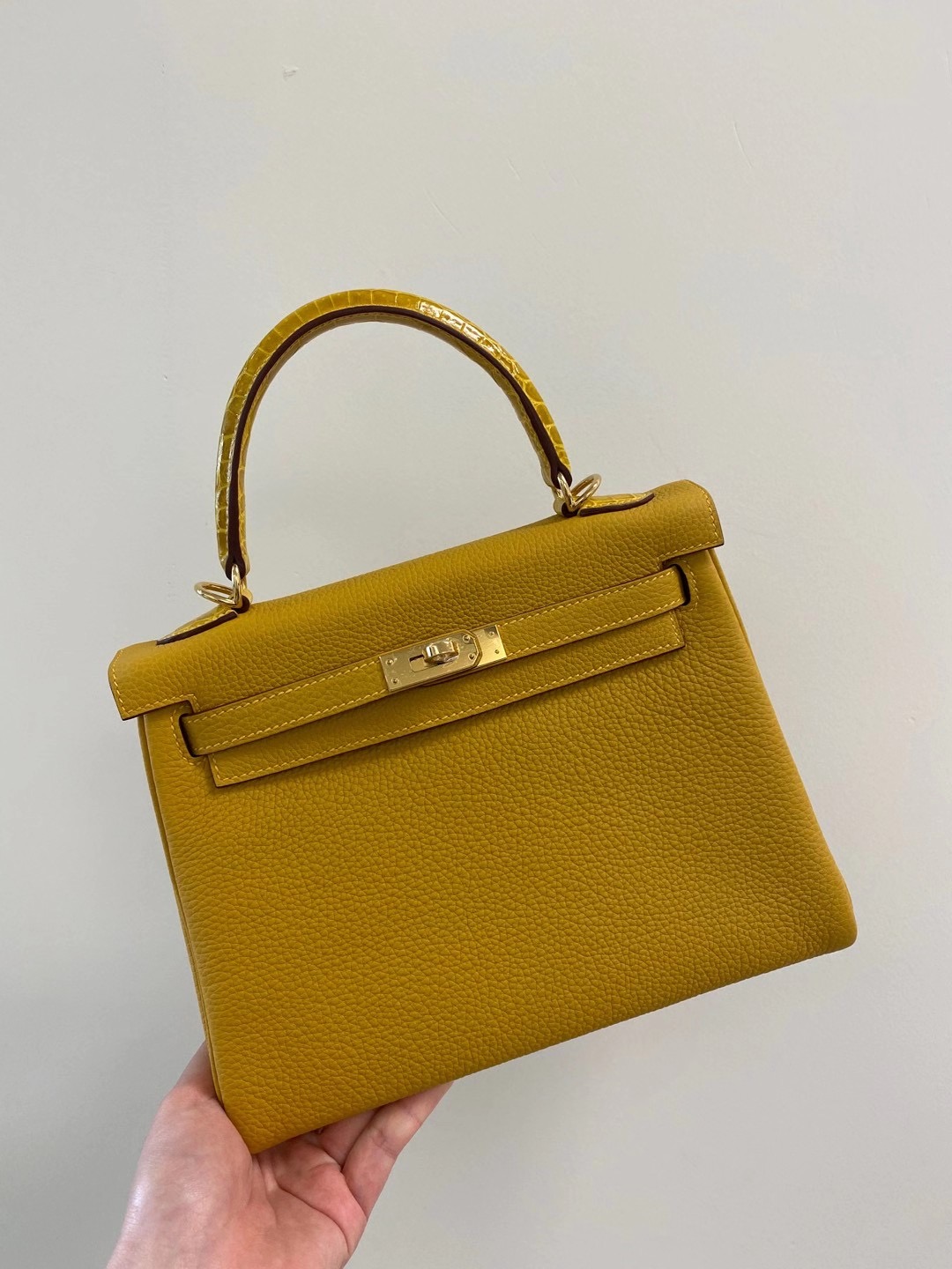 香港九龍城區紅磡 Hermes Kelly Touch 25cm Togo 手腕亮面美洲鱷魚