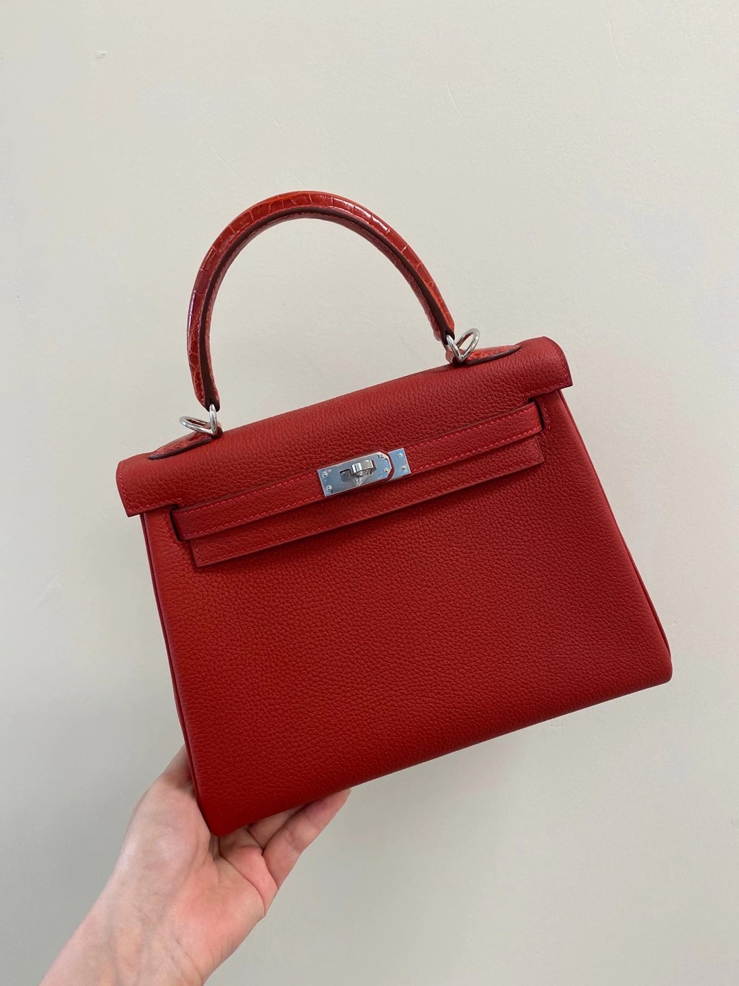 香港九龍城區九龍城 Hermes Kelly Touch 25cm Togo小牛皮 手腕 亮面方塊 美洲鱷魚