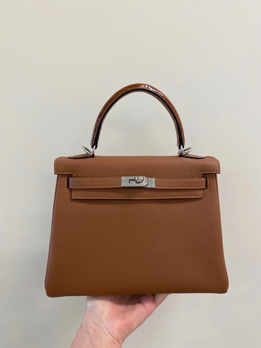 香港九龍城區九龍城 Hermes Kelly Touch 25cm Togo小牛皮 手腕 亮面方塊 美洲鱷魚