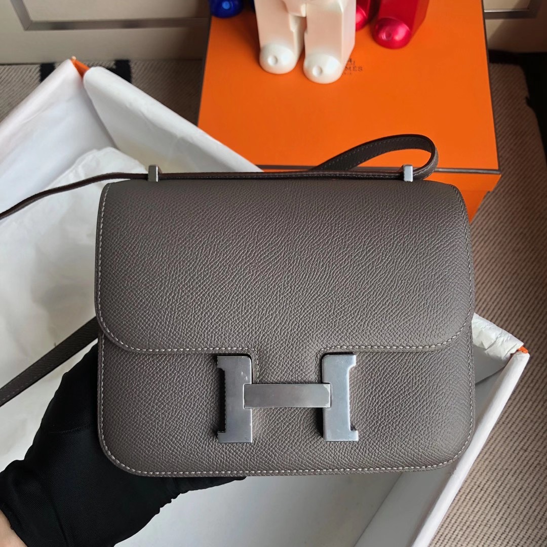 香港灣仔區香港會議展覽中心 Hermes Mini Constance 19cm Epsom 8F Etain 锡器灰