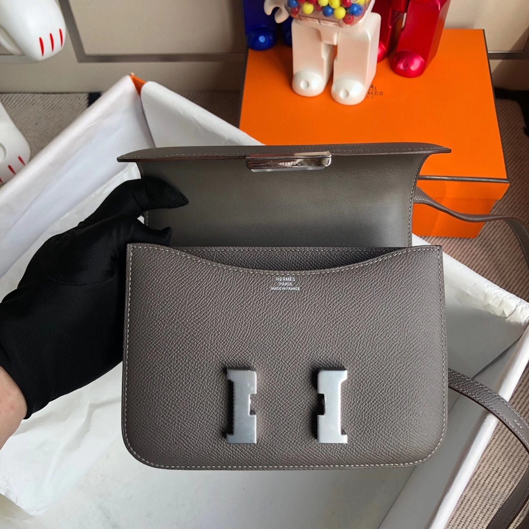 香港灣仔區香港會議展覽中心 Hermes Mini Constance 19cm Epsom 8F Etain 锡器灰