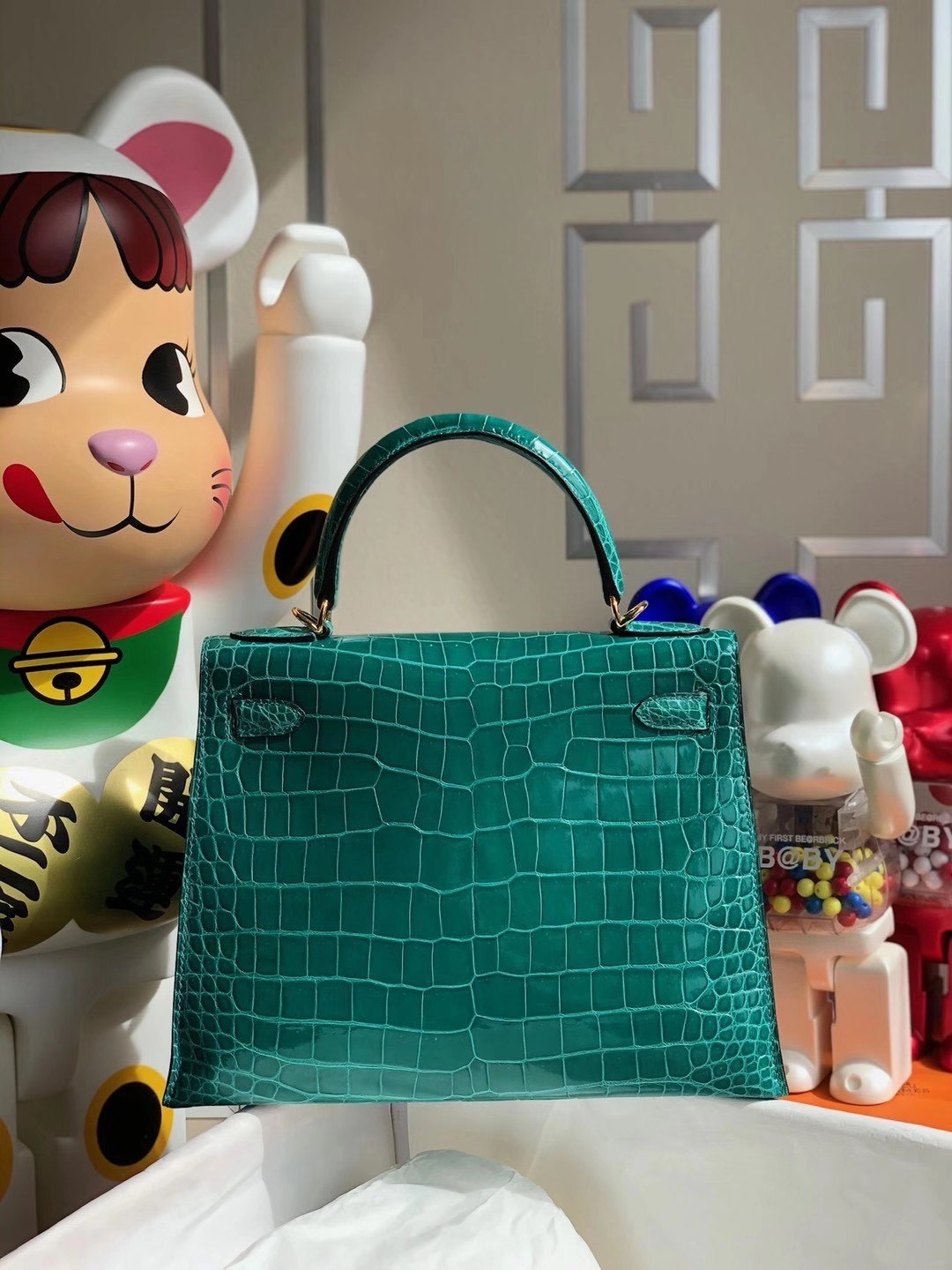 香港灣仔區銅鑼灣 Hermes Kelly 28cm 6Q Very emeraude 翡翠綠亮面倒V 澳洲灣鱷