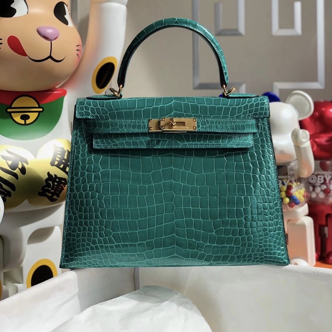 香港灣仔區銅鑼灣 Hermes Kelly 28cm 6Q Very emeraude 翡翠綠亮面倒V 澳洲灣鱷