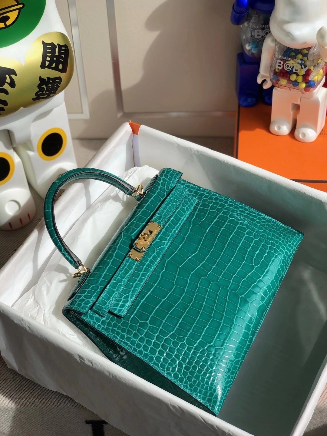 香港灣仔區銅鑼灣 Hermes Kelly 28cm 6Q Very emeraude 翡翠綠亮面倒V 澳洲灣鱷