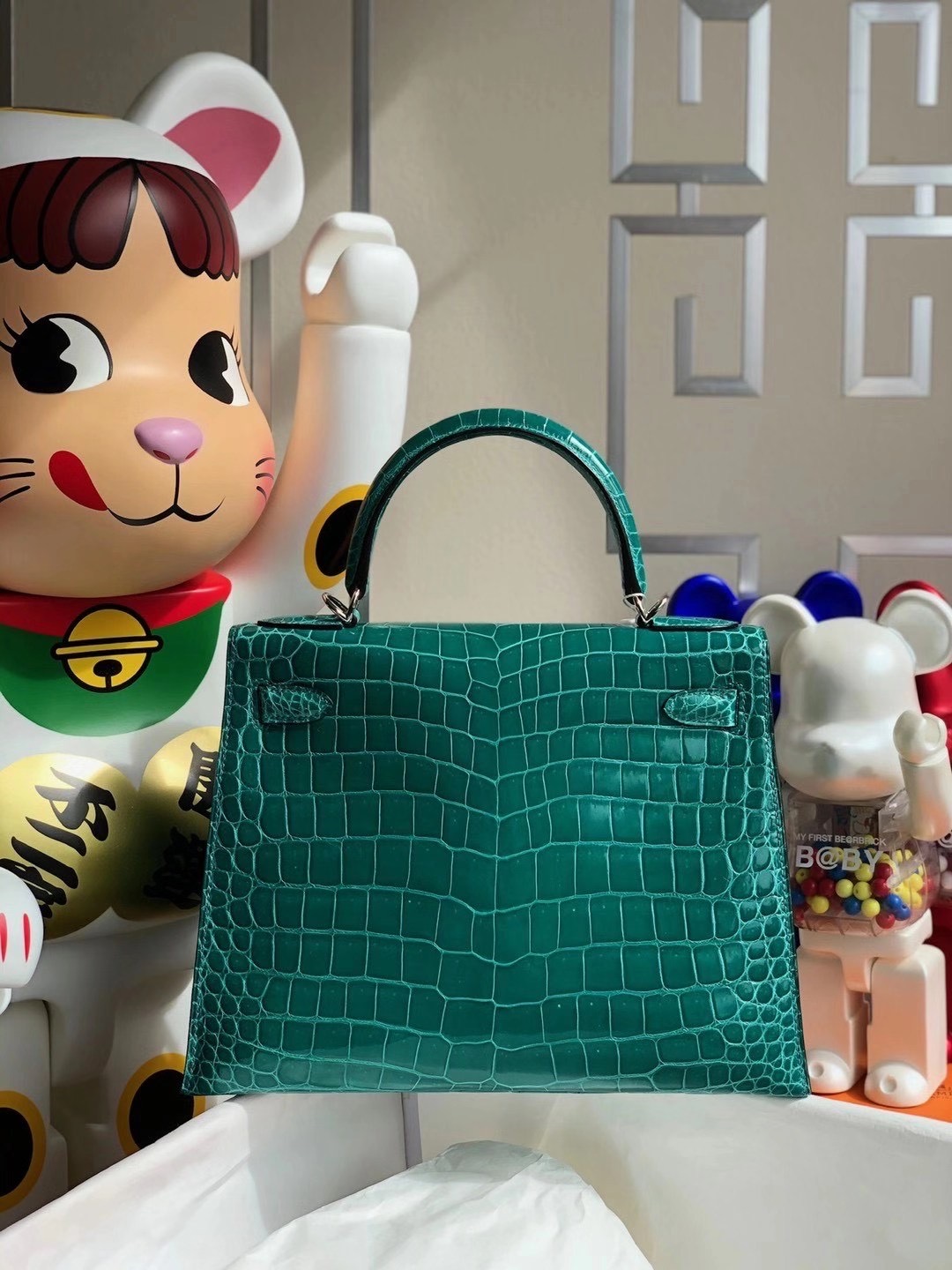 香港灣仔區跑馬地 Hermes Kelly 28cm 6Q Very emeraude 翡翠绿亮面倒V 澳洲湾鳄