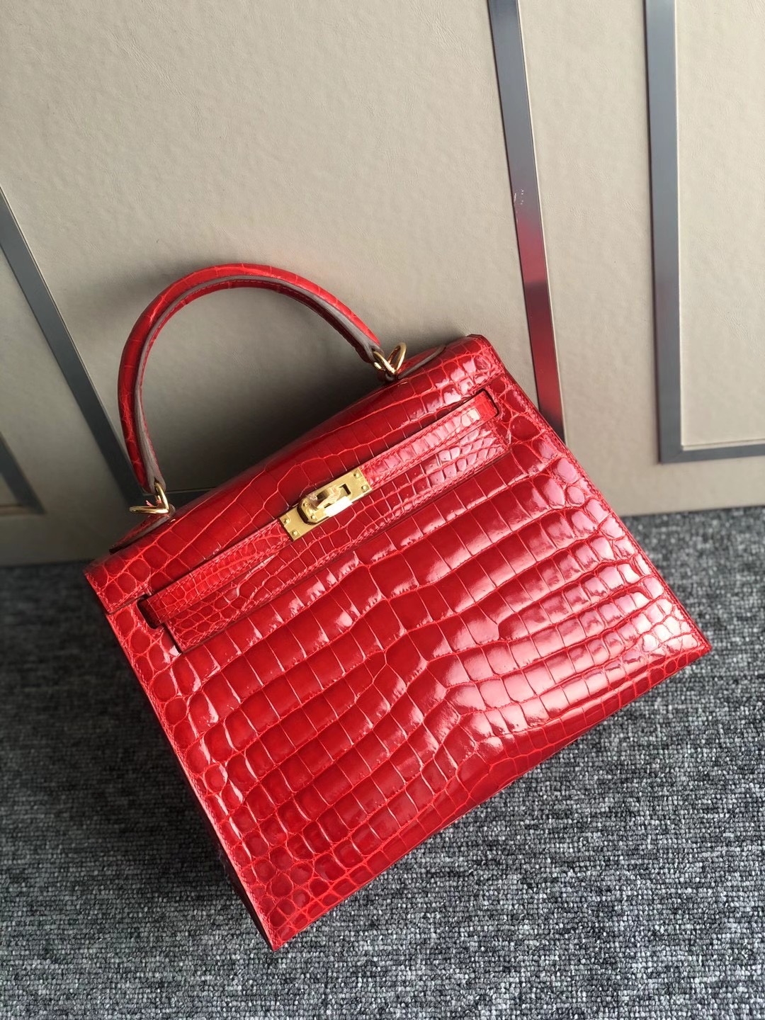 臺灣新北市三重區 Hermes Kelly 25cm 供珠尼羅鱷魚 ck95 Braise 法拉利紅