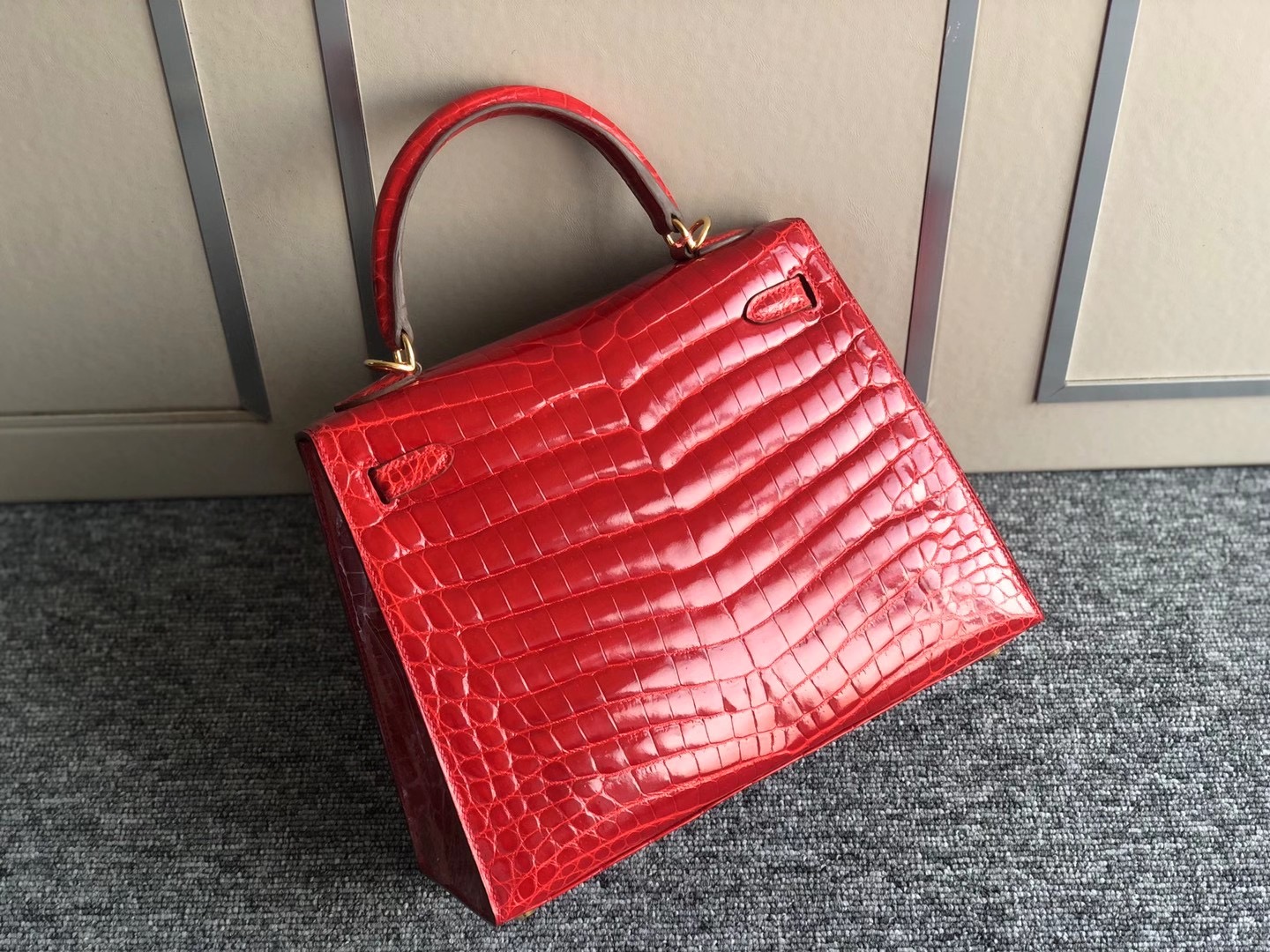 臺灣新北市三重區 Hermes Kelly 25cm 供珠尼羅鱷魚 ck95 Braise 法拉利紅