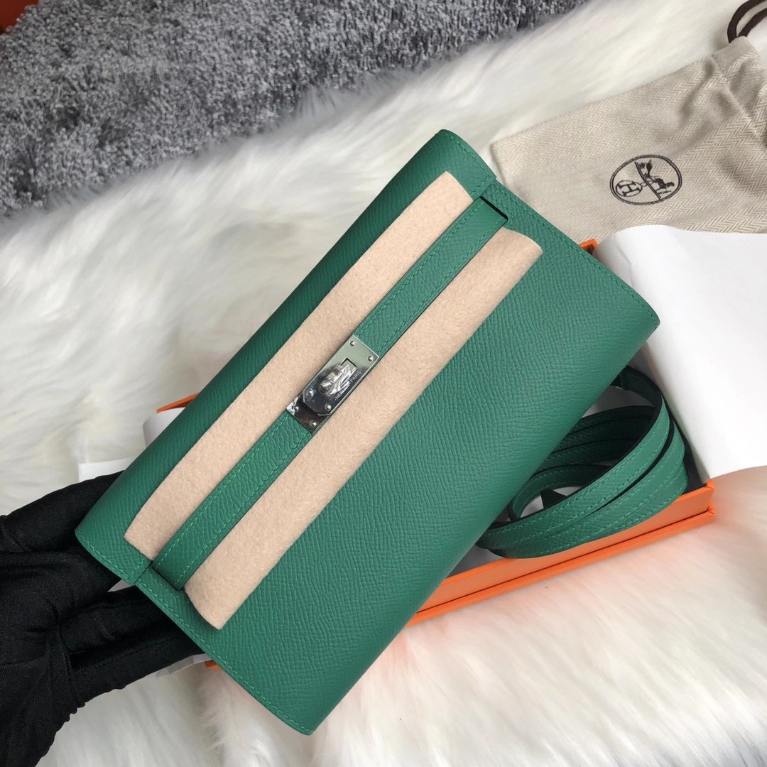 Taoyuan, Taiwan Hermes Kelly Classique To Go wallet U4 Vert Verigo 絲絨綠