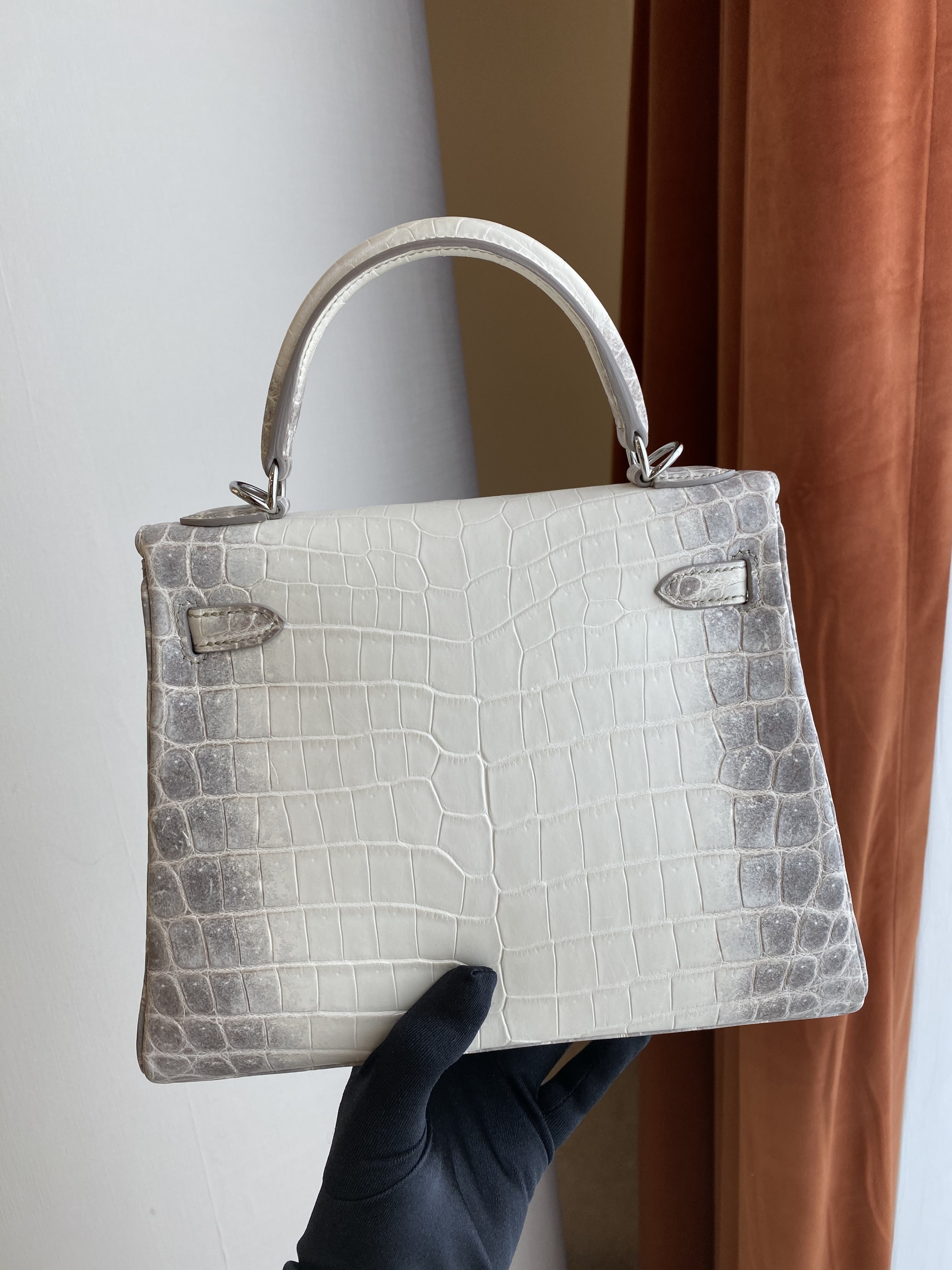 香港南區深水灣 愛馬仕喜馬拉雅凱莉包25寸多少錢 Hermes Kelly 25cm Himalayan White Crocodile