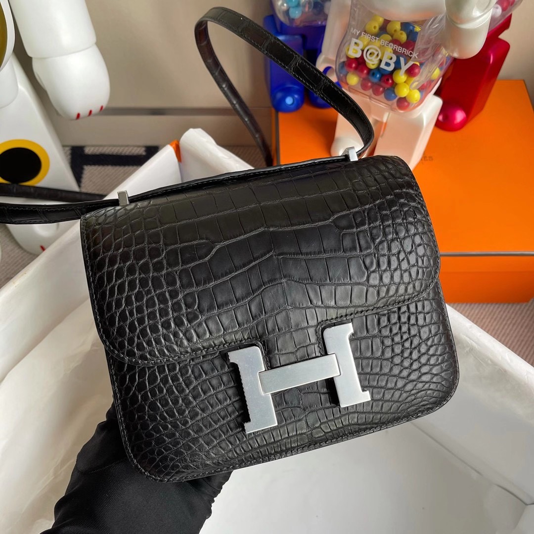 香港東區西河灣 Hermes Constance 19cm 美洲鱷魚CK89 Noir黑色 L3玫瑰紫