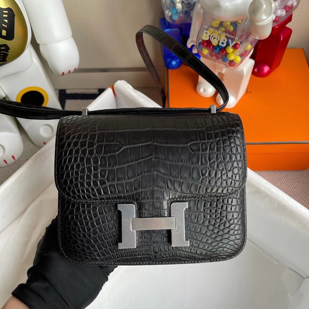 香港東區西河灣 Hermes Constance 19cm 美洲鱷魚CK89 Noir黑色 L3玫瑰紫