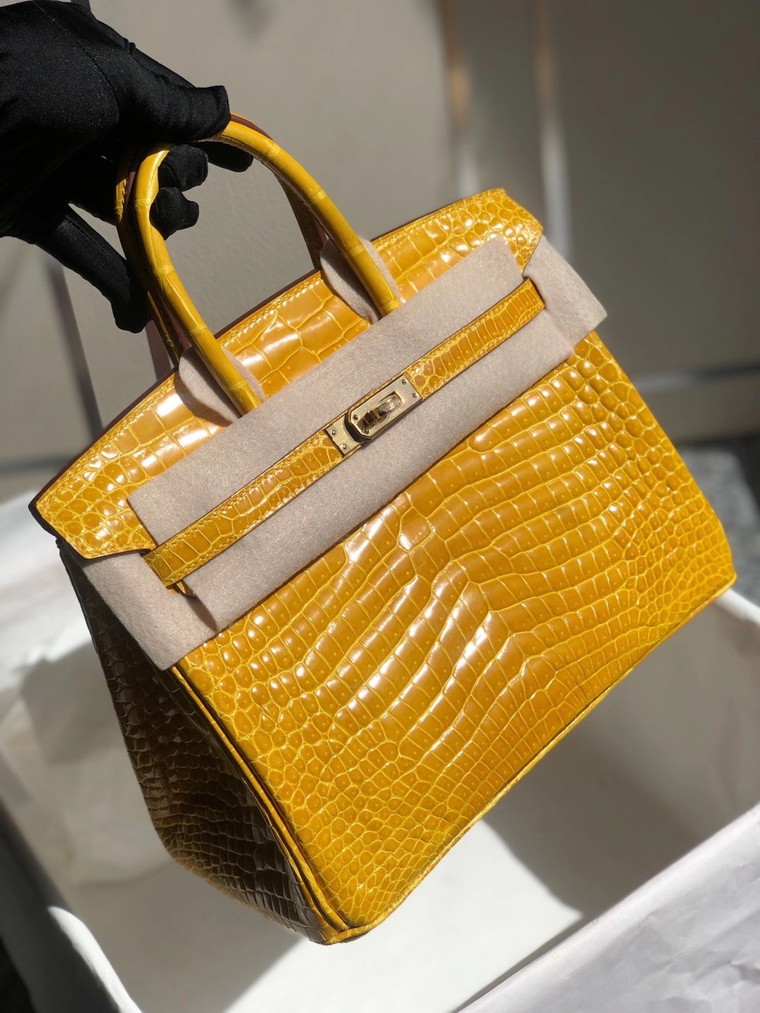 香港東區柴灣 Hermes Birkin 25cm 9D Jaune Amber 琥珀黃 亮面倒V灣鱷供珠