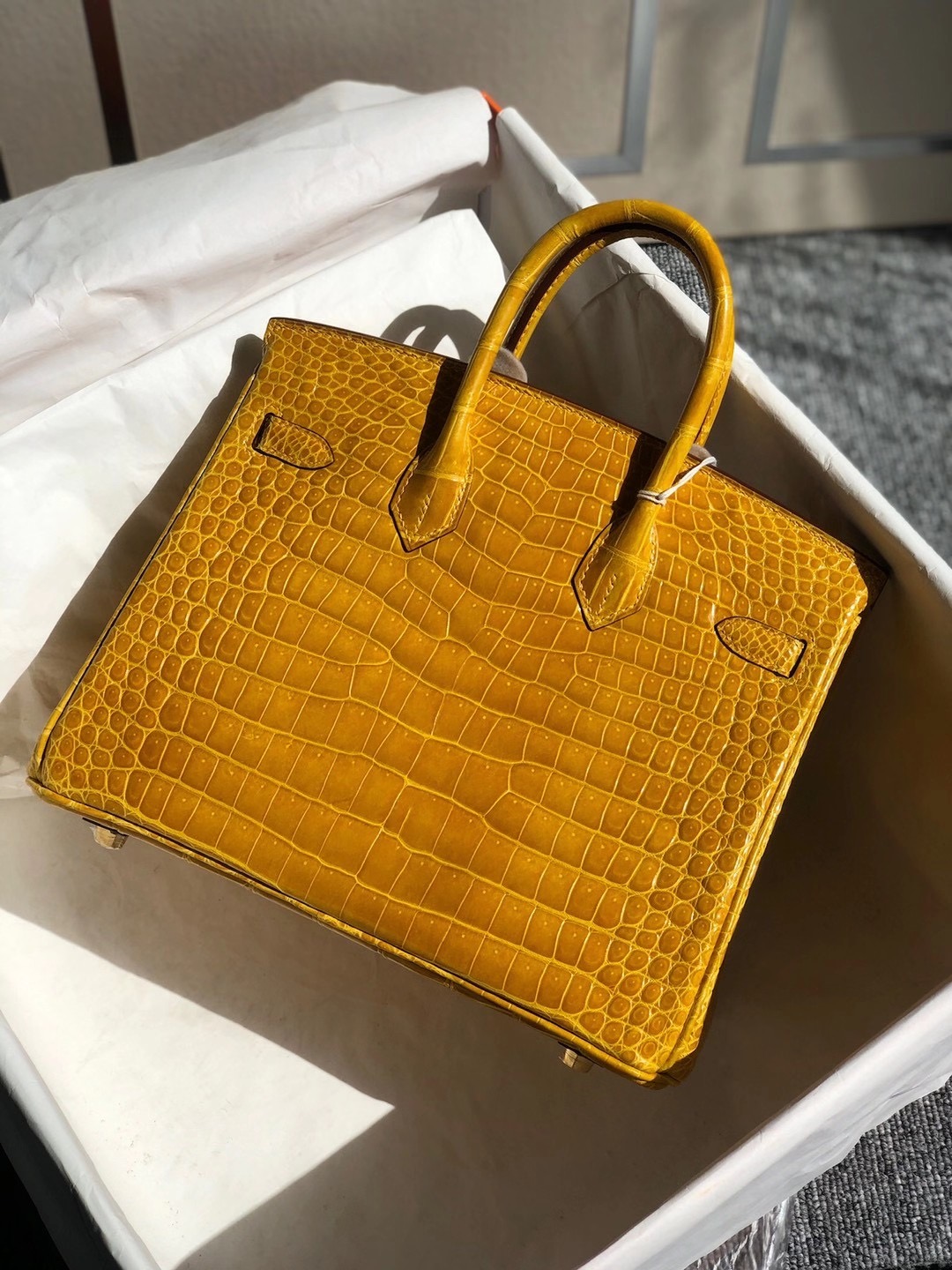 香港東區柴灣 Hermes Birkin 25cm 9D Jaune Amber 琥珀黃 亮面倒V灣鱷供珠