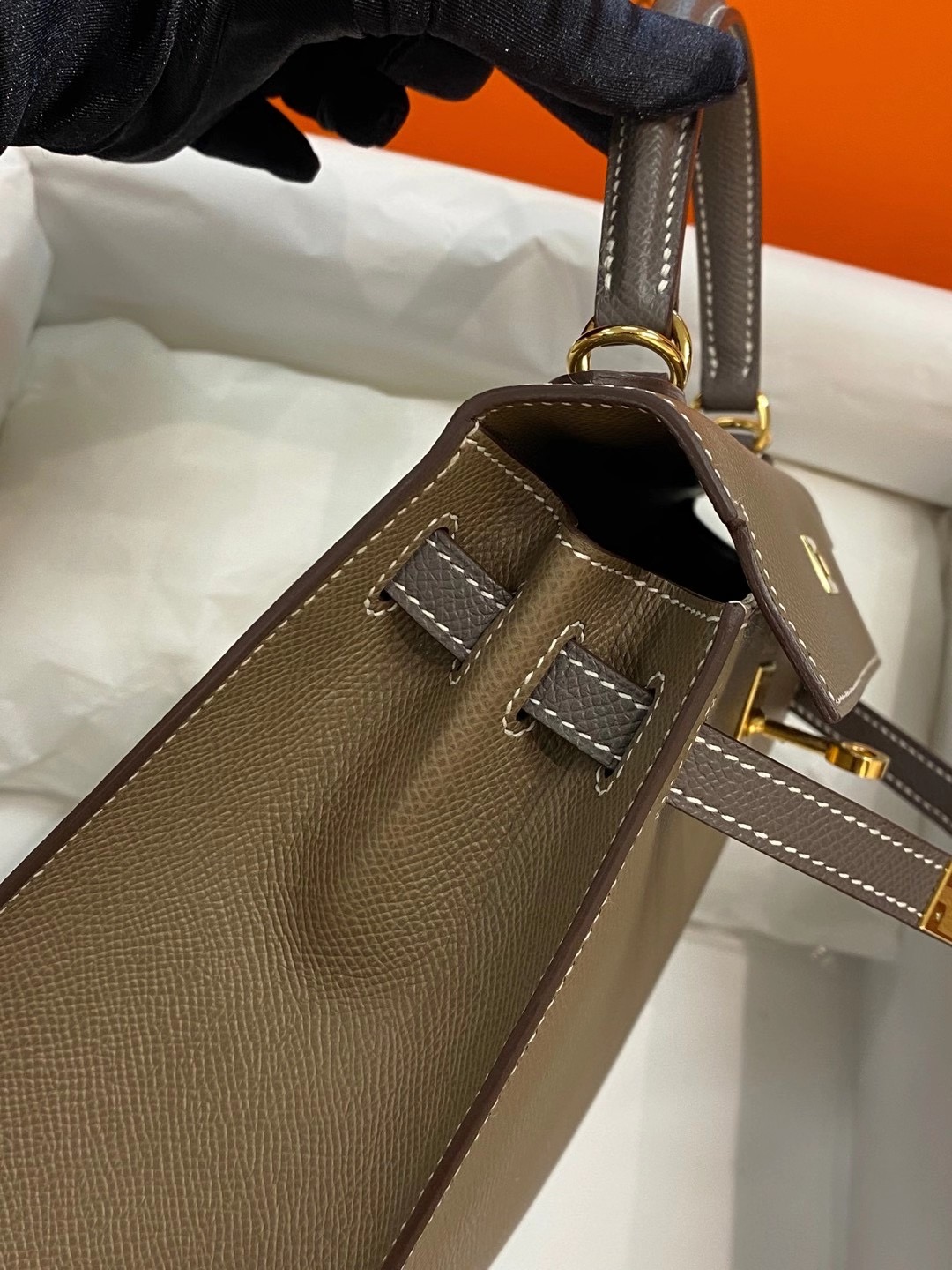 臺灣新北市新店區 Hermes Kelly 25cm Epsom 18 Etoupe 大象灰 馬蹄印 全手工蜜蠟線縫製