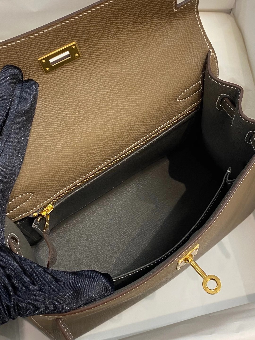 臺灣新北市新店區 Hermes Kelly 25cm Epsom 18 Etoupe 大象灰 馬蹄印 全手工蜜蠟線縫製