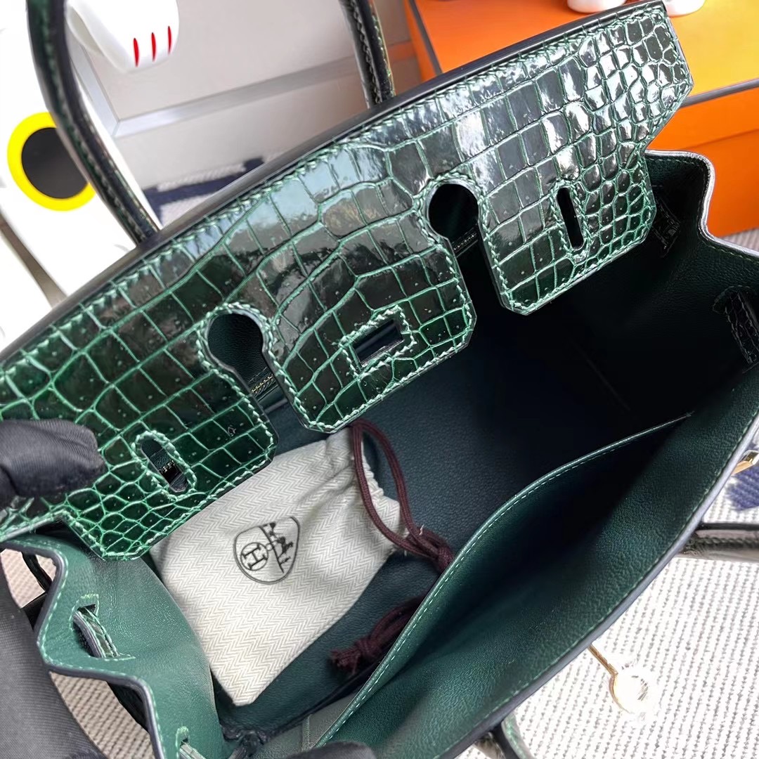 香港島中西區西營盤 Hermes Birkin 25cm 倒V 澳洲灣鱷 HCP CK67 Vert Fonce 祖母綠