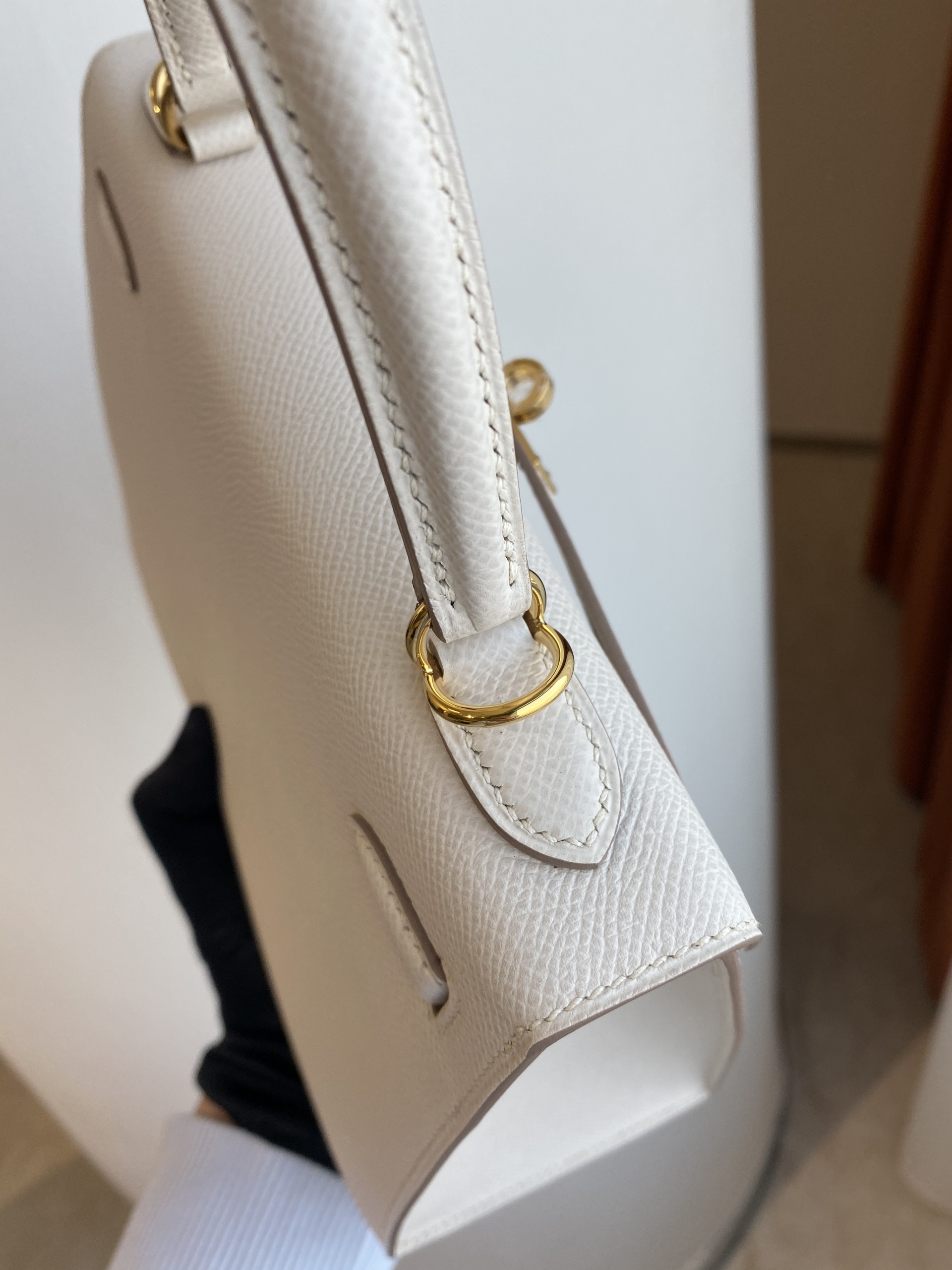 香港深水埗區荔枝角 Hermes Kelly 25cm Epsom CK10 Craie 奶昔白 金扣