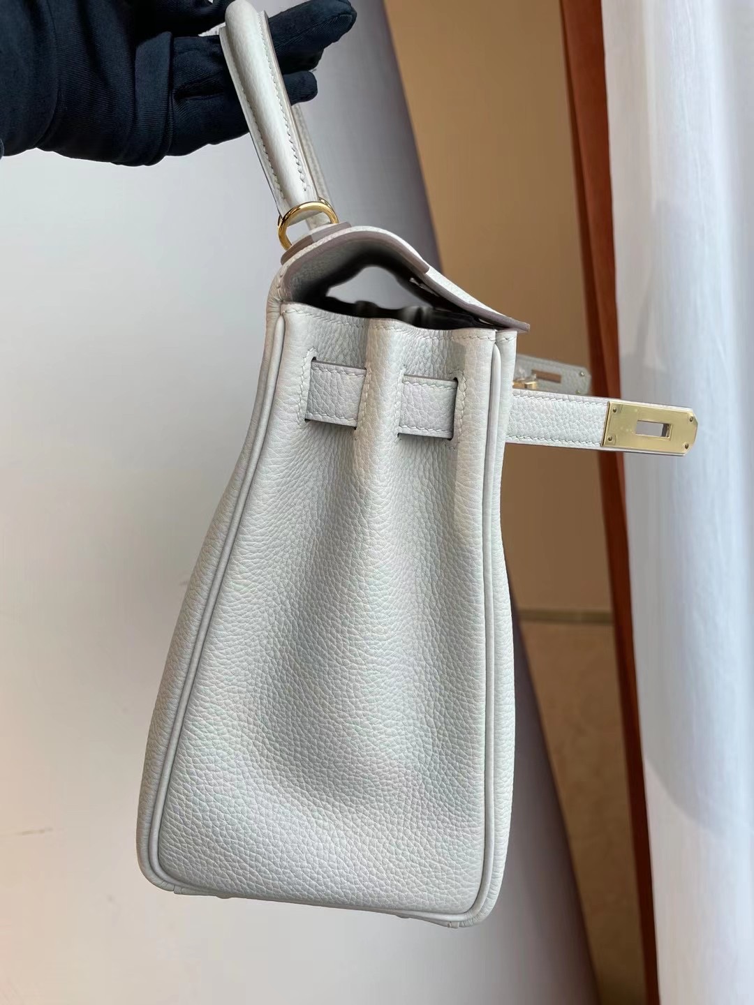 臺灣臺北市中山區 Hermes Kelly 28cm CC10 Craie 奶昔白 Togo 全手工蜜蠟線縫製