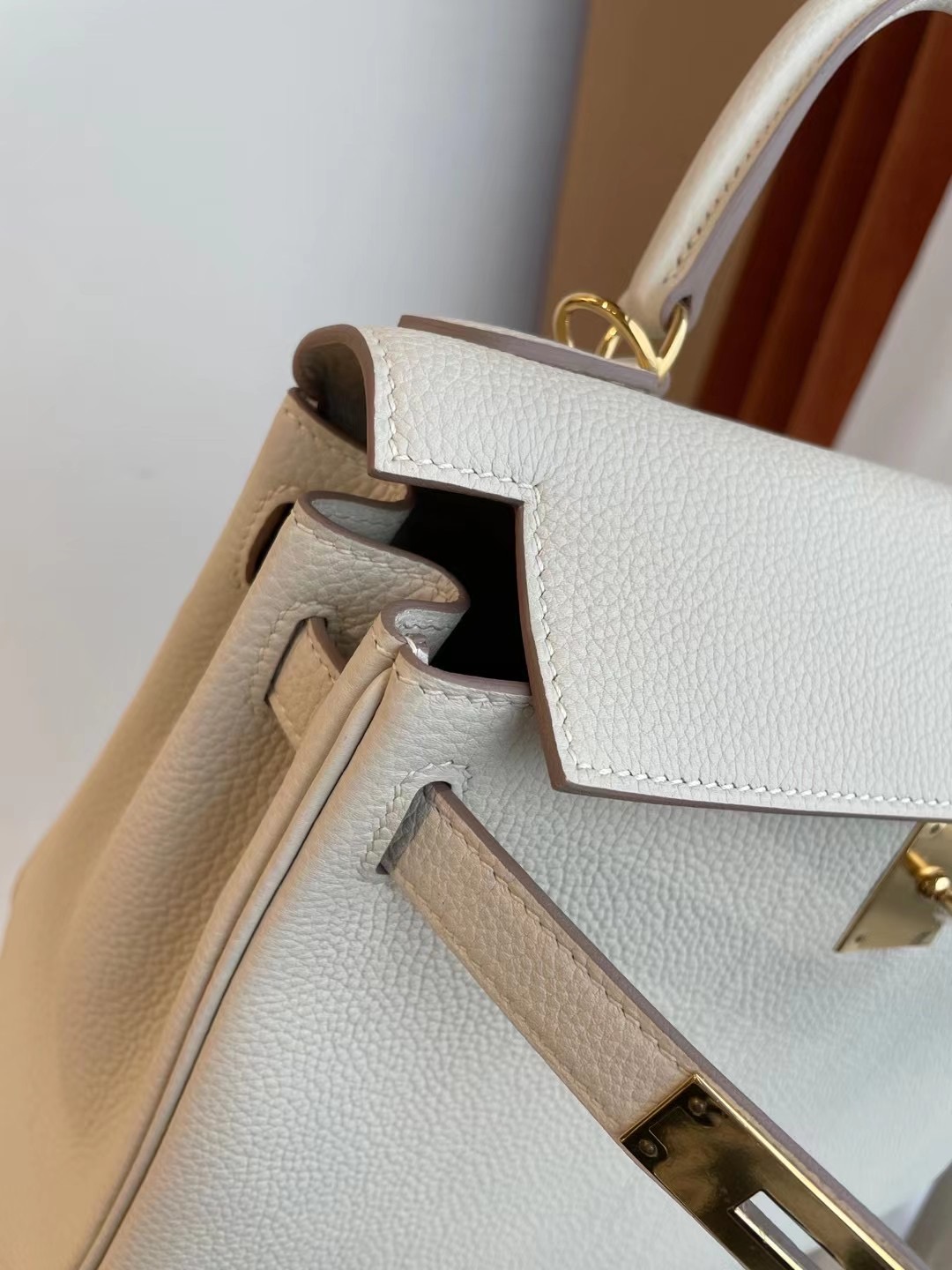 臺灣臺北市中山區 Hermes Kelly 28cm CC10 Craie 奶昔白 Togo 全手工蜜蠟線縫製