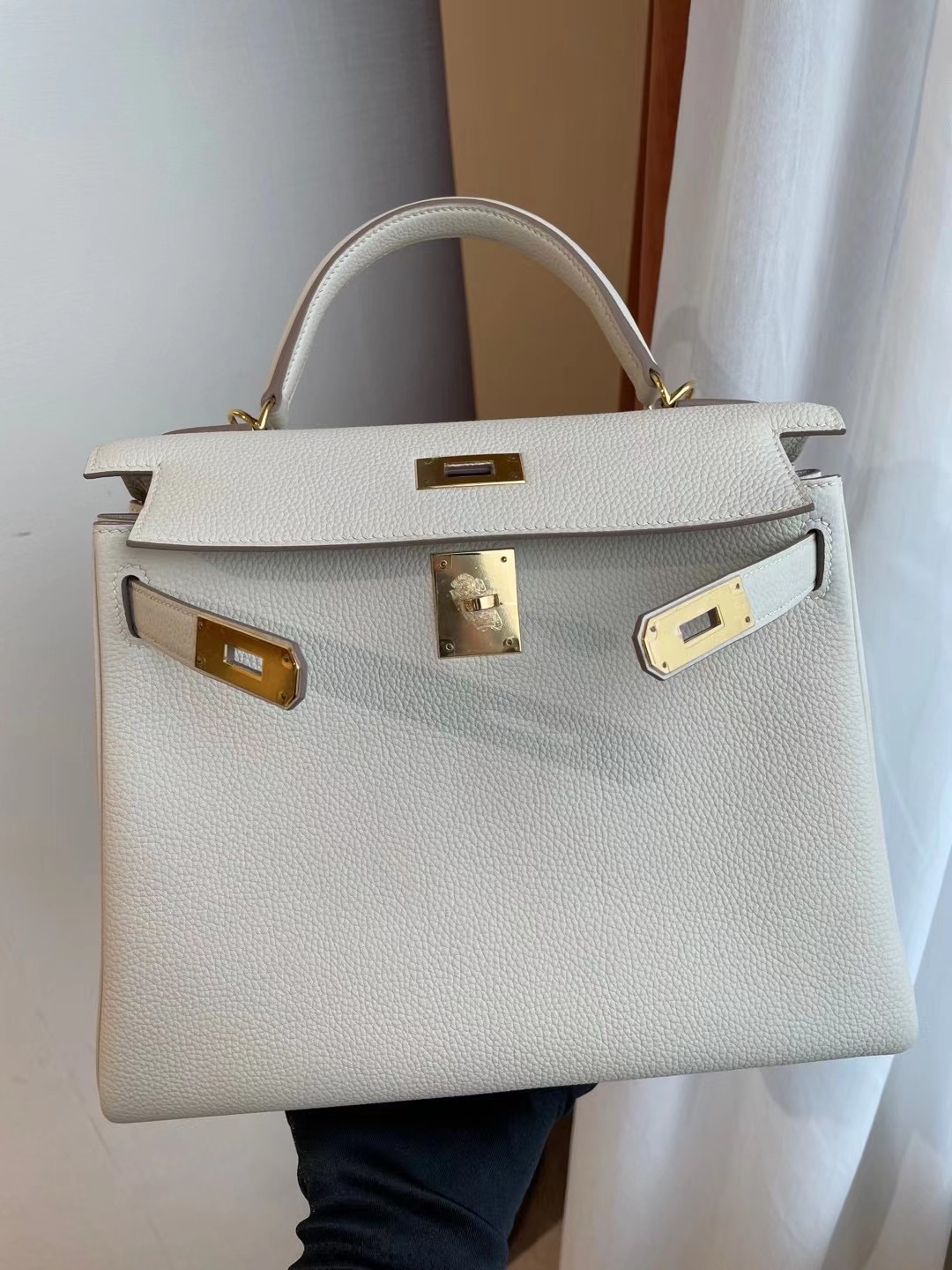 臺灣臺北市中山區 Hermes Kelly 28cm CC10 Craie 奶昔白 Togo 全手工蜜蠟線縫製