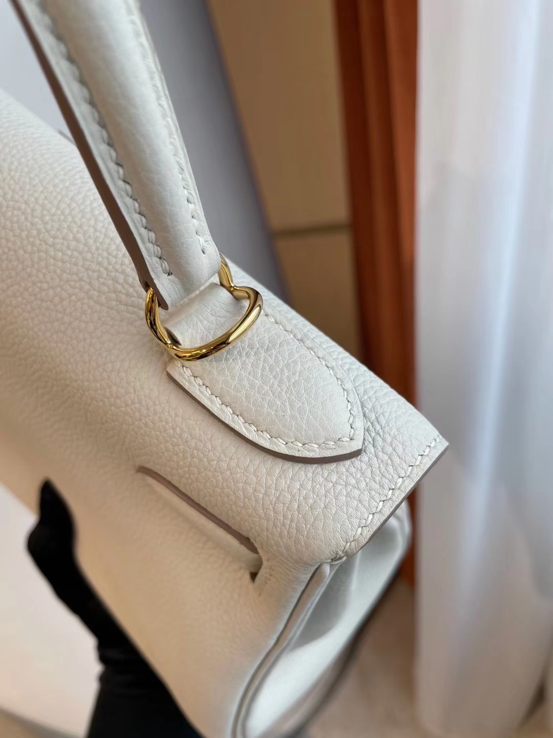 臺灣臺北市中山區 Hermes Kelly 28cm CC10 Craie 奶昔白 Togo 全手工蜜蠟線縫製