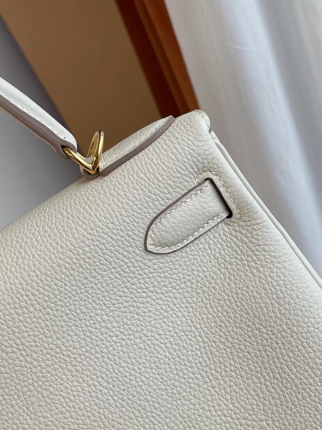 臺灣臺北市中山區 Hermes Kelly 28cm CC10 Craie 奶昔白 Togo 全手工蜜蠟線縫製