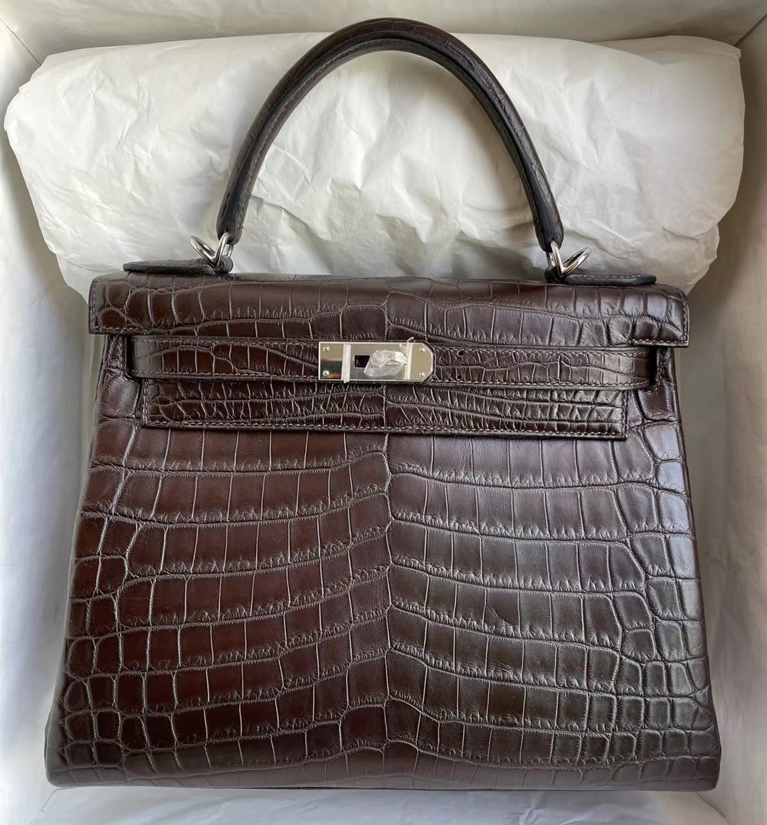 愛馬仕凱莉包尺寸 Hermes Kelly 28cm 47 Chocolate 羅鱷魚手工蜜蠟線縫製 客定製出