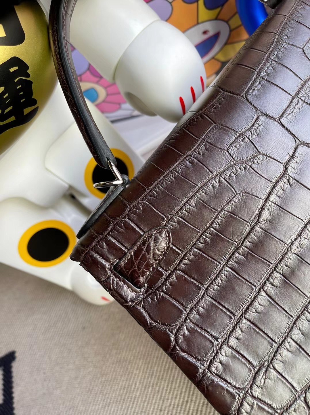 愛馬仕凱莉包尺寸 Hermes Kelly 28cm 47 Chocolate 羅鱷魚手工蜜蠟線縫製 客定製出