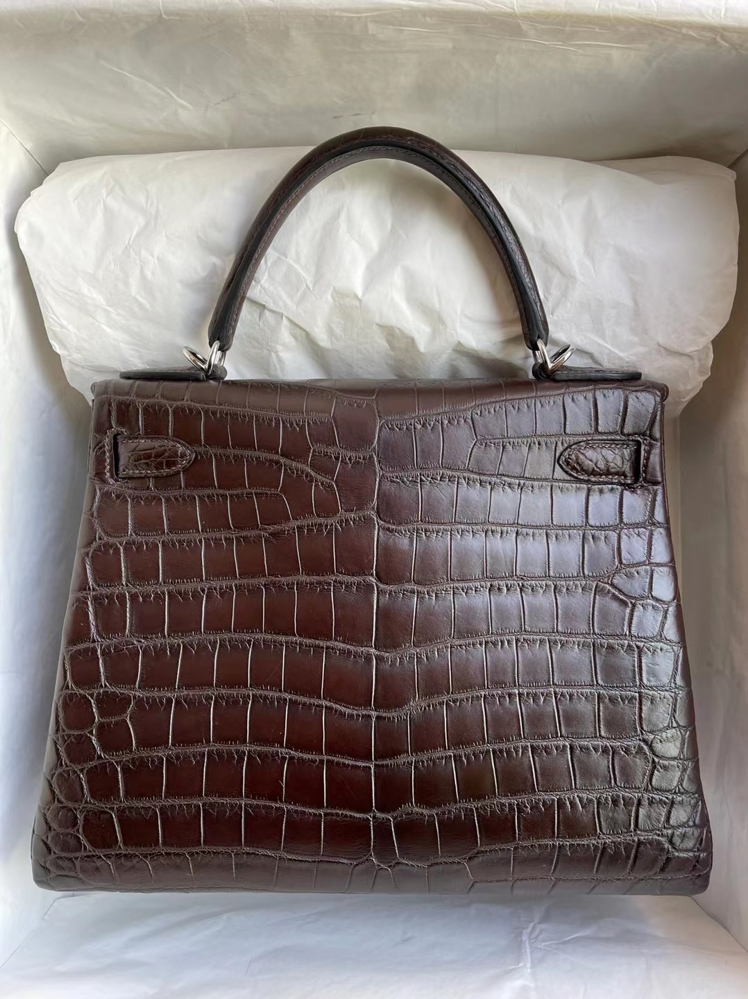 愛馬仕凱莉包尺寸 Hermes Kelly 28cm 47 Chocolate 羅鱷魚手工蜜蠟線縫製 客定製出