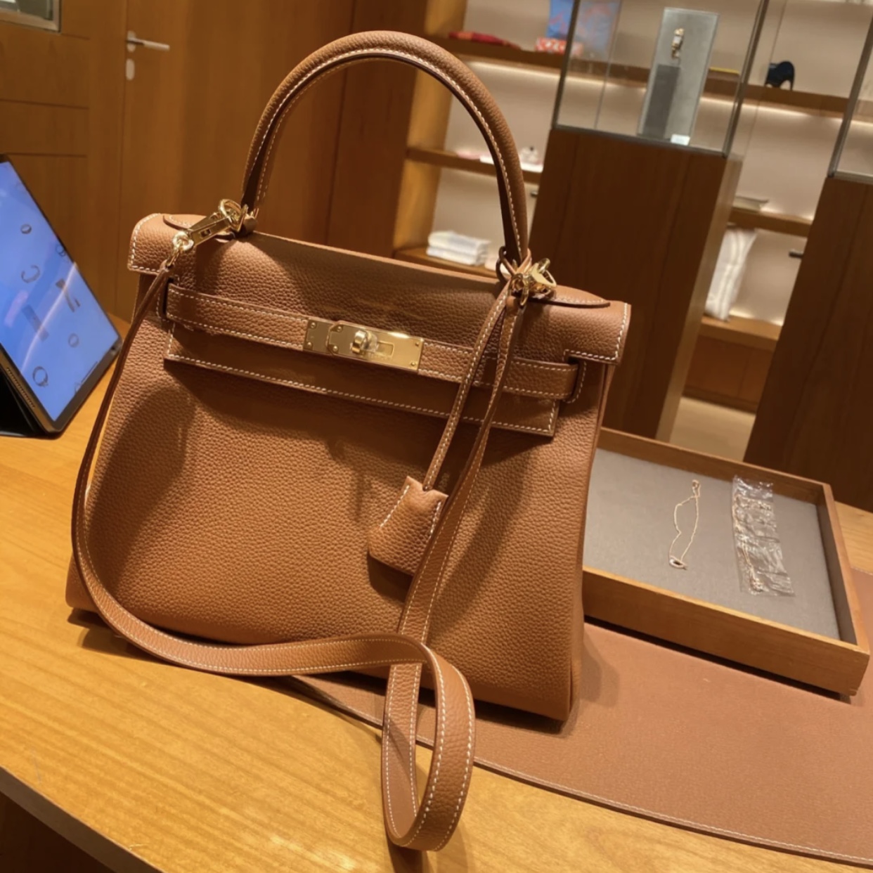 Vietnam Hanoi Hermes kelly 28cm Togo 37 Glod 金棕色 全手工蜜蠟線縫製